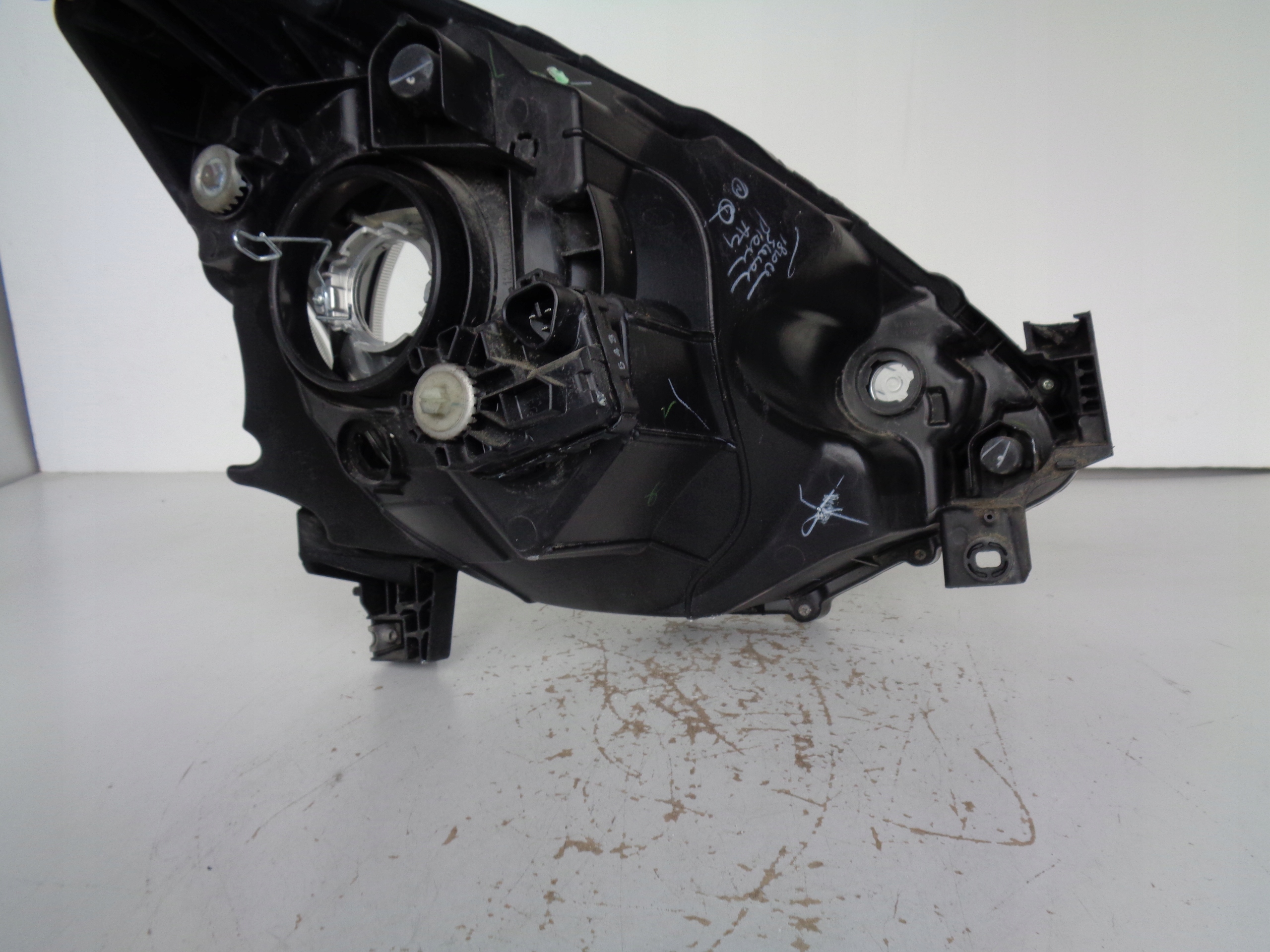 LAVE PREDNE SVETLO NISSAN MICRA K13 13- LIFT