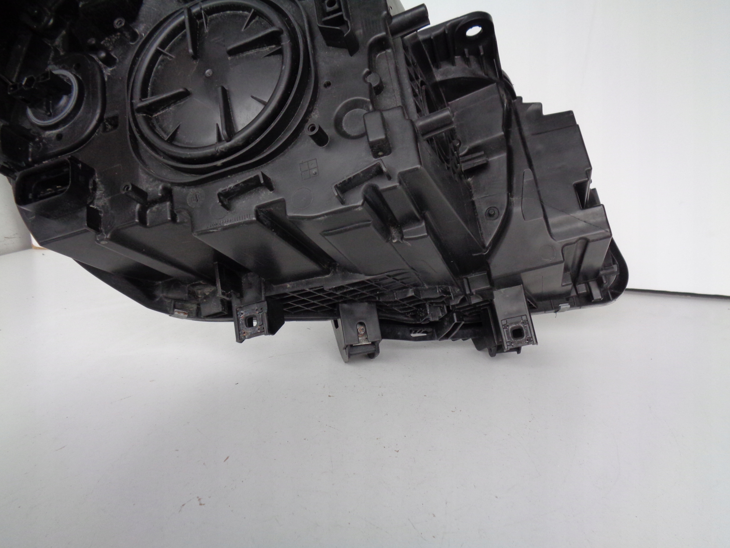 LAVE PREDNE SVETLO BMW 2 F45 F46 14-18
