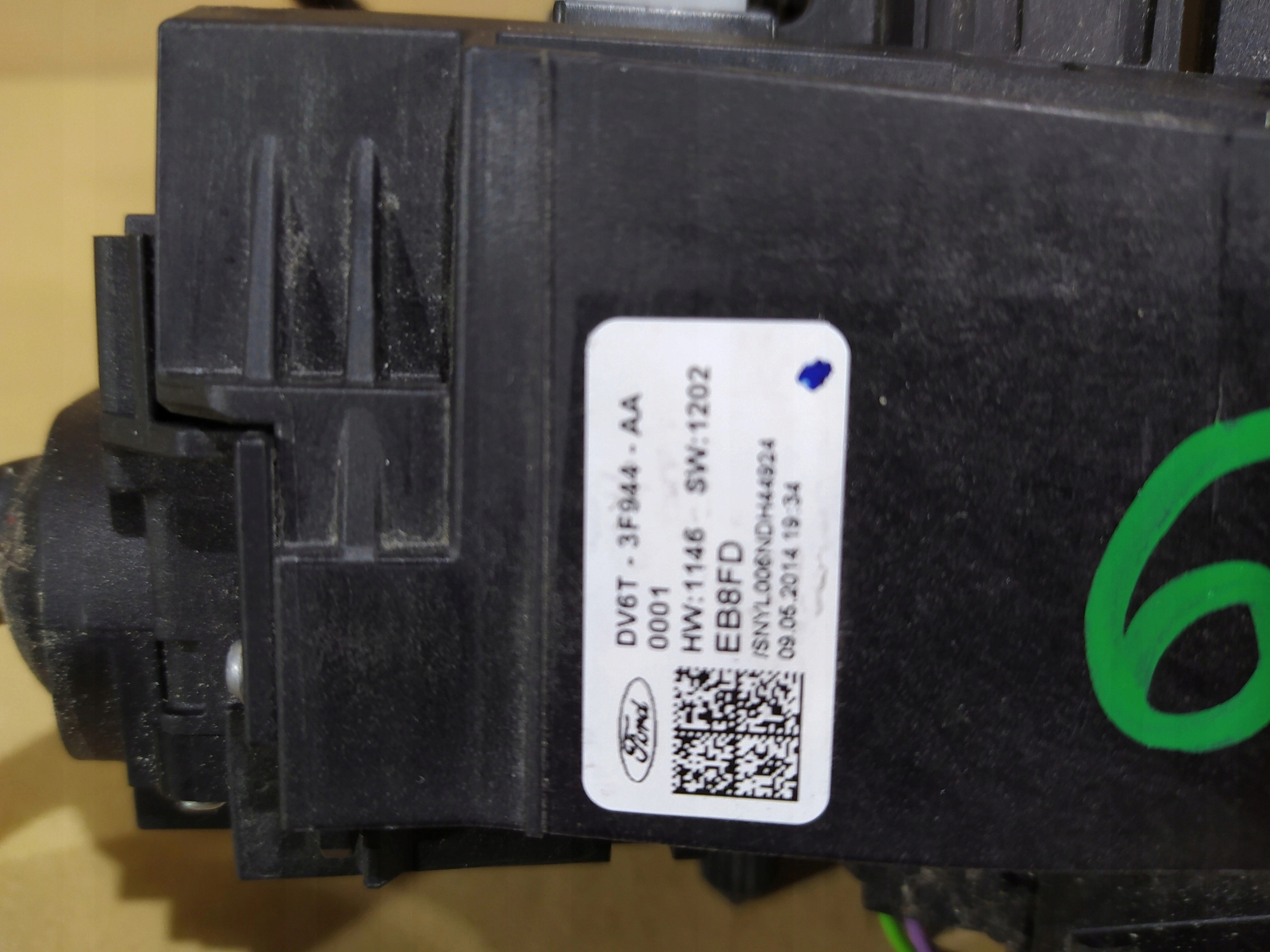 ford transit connect mk2 PÁČKY POD VOLANT