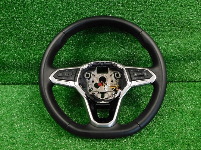 VW GOLF VIII TIGUAN VOLANT