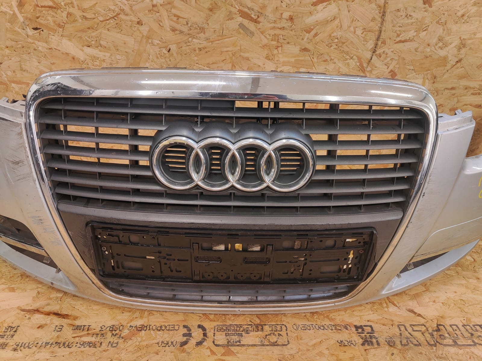 Audi A6 C6 04-08 PREDNÝ NÁRAZNÍK LIŠTA MRIEŽKA