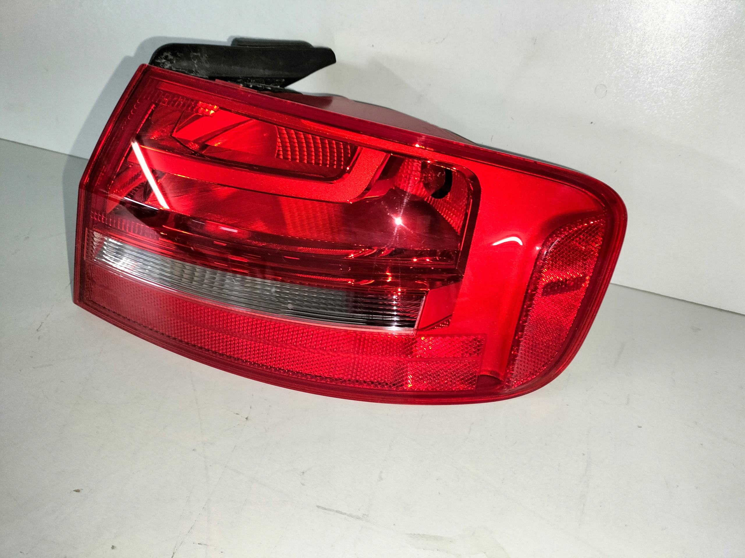 PRAVE ZADNE SVETLO AUDI A4 B8 LIFT 11- SEDAN