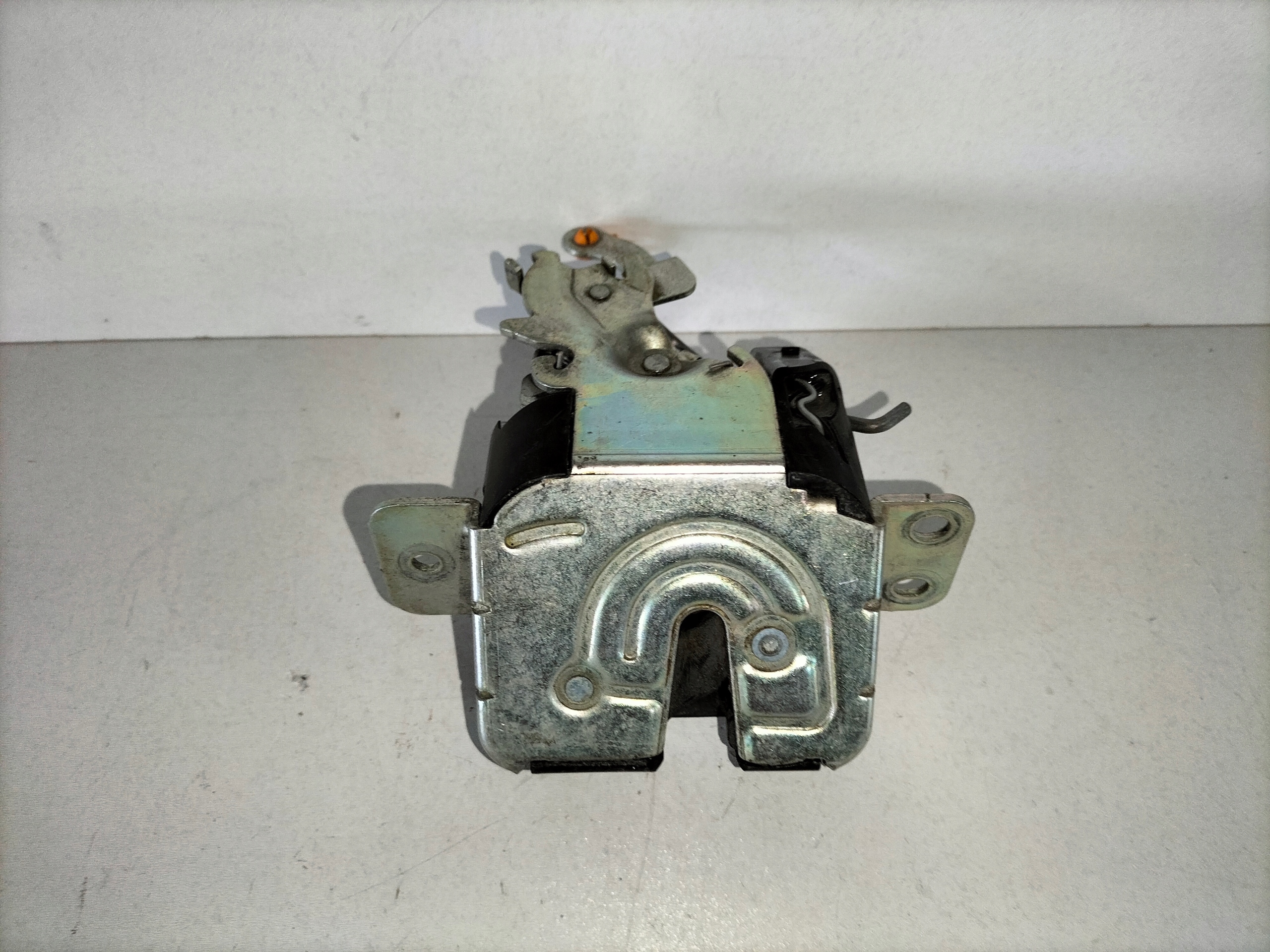 ZAMOK ZADNEJ KAPOTY MITSUBISHI COLT VI Z30 04-