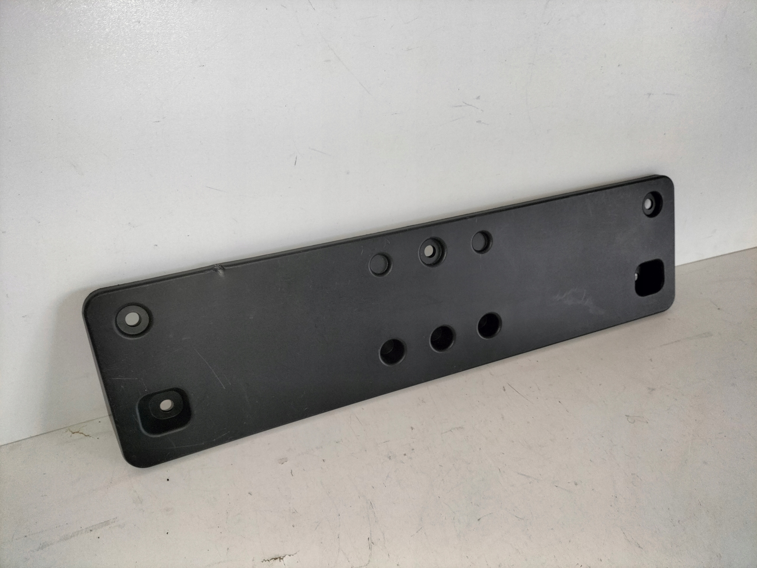LIŠTA POD PREDNÚ ŠPZ VW GOLF VIII 8 LIFT 24-