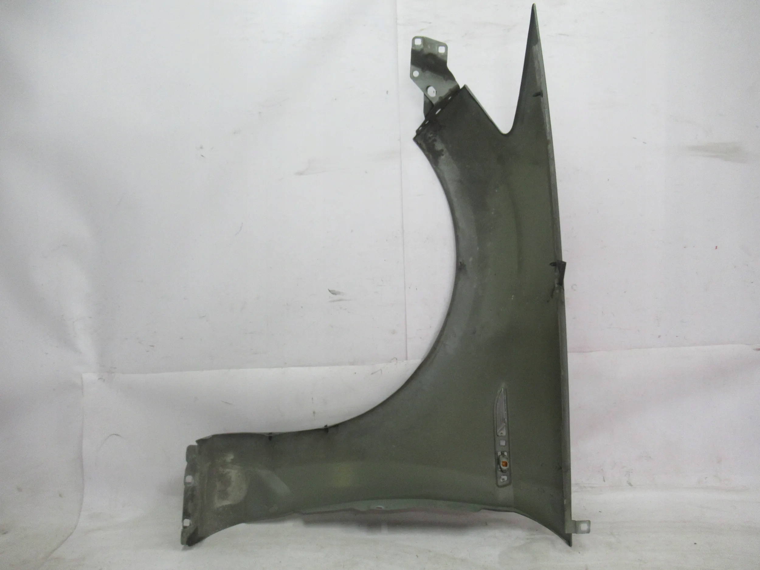 PRAVÝ PREDNÝ BLATNÍK Ford Mondeo MK4