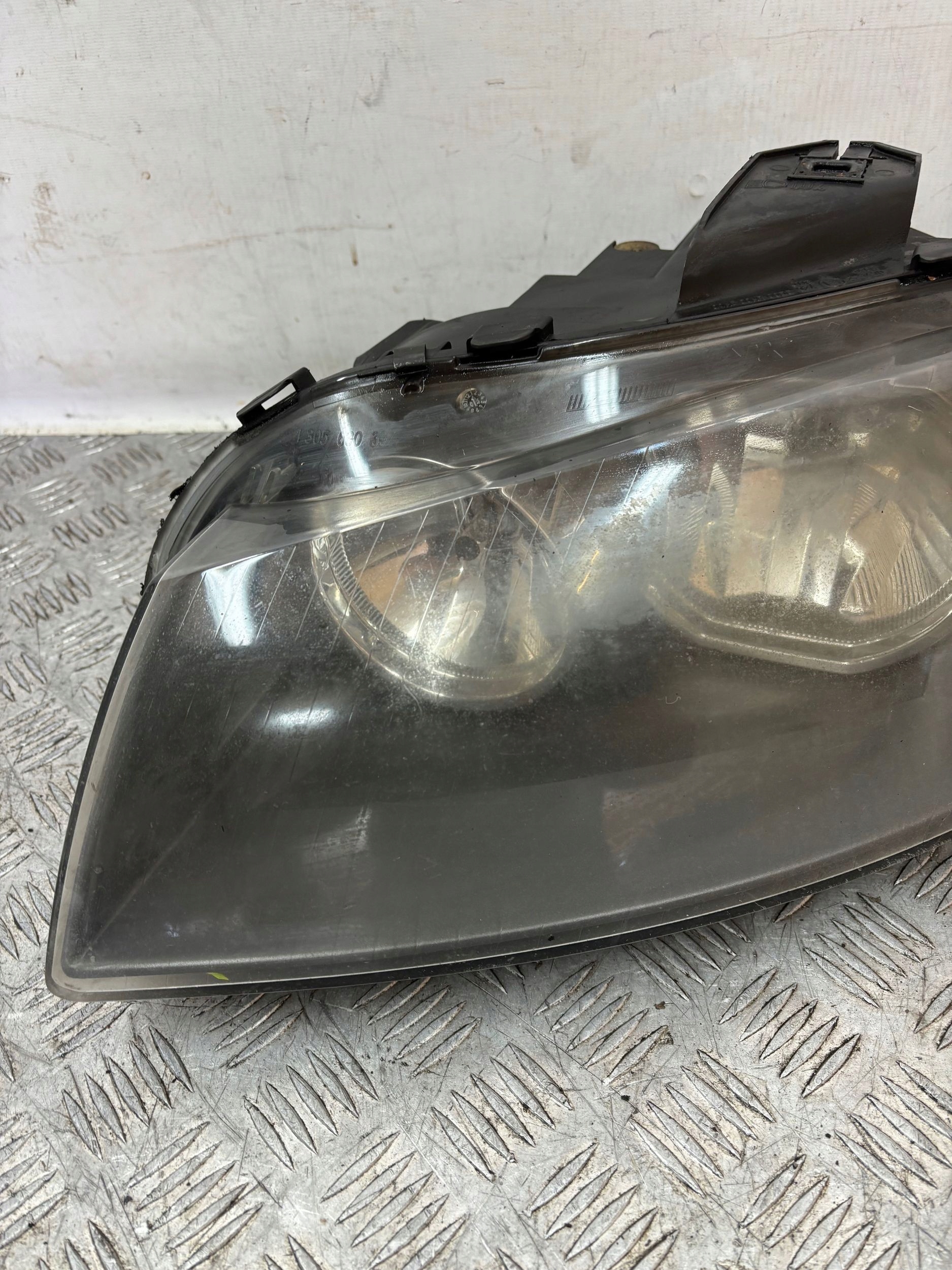 LAVE PREDNE SVETLO AUDI A3 8P0 LIFT 05-