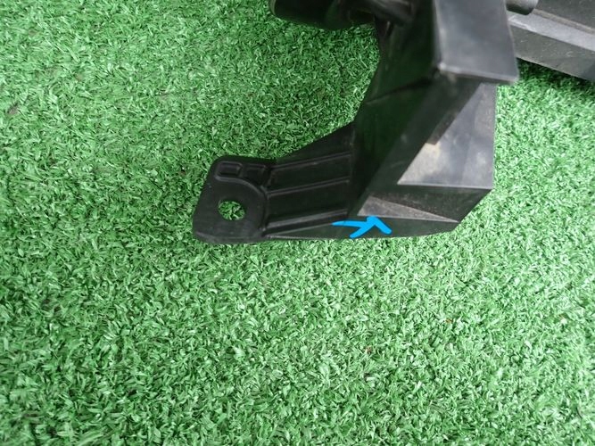 MITSUBISHI L200 FULL LED 19- PRAVE PREDNE SVETLO