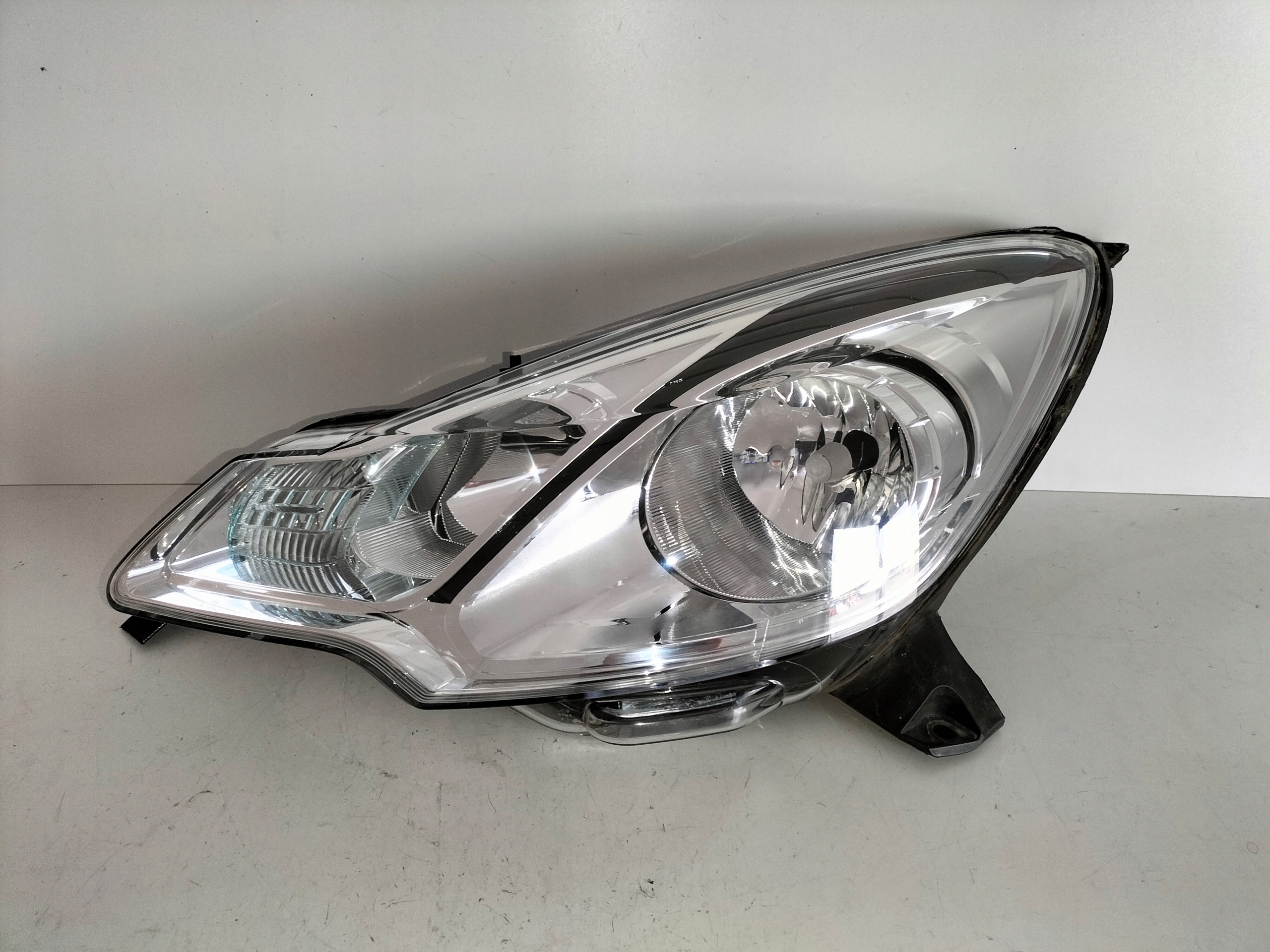 LAVE PREDNE SVETLO CITROEN C3 II 09-16