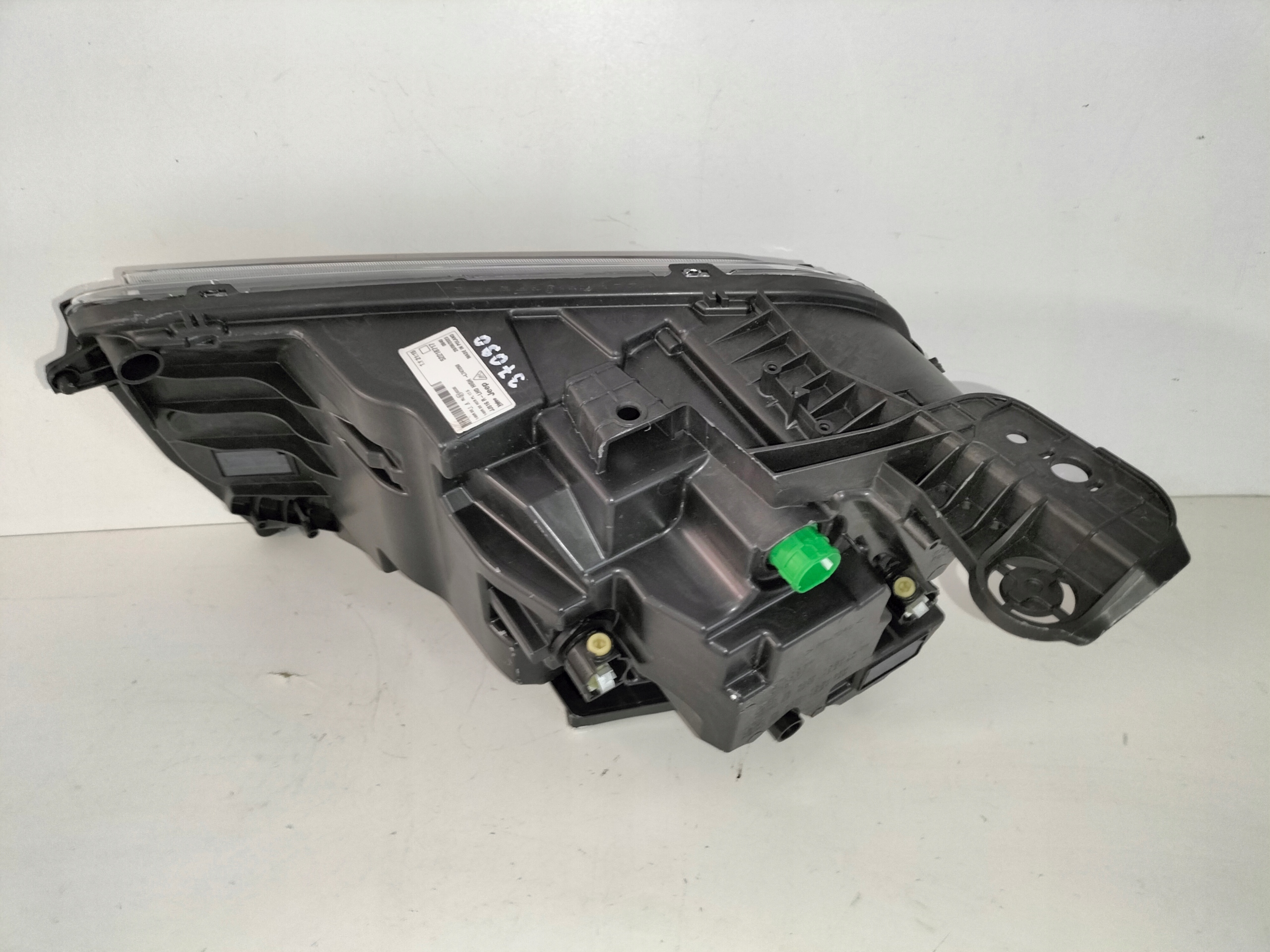 PRAVE PREDNE SVETLO JEEP AVENGER 23- FULL LED