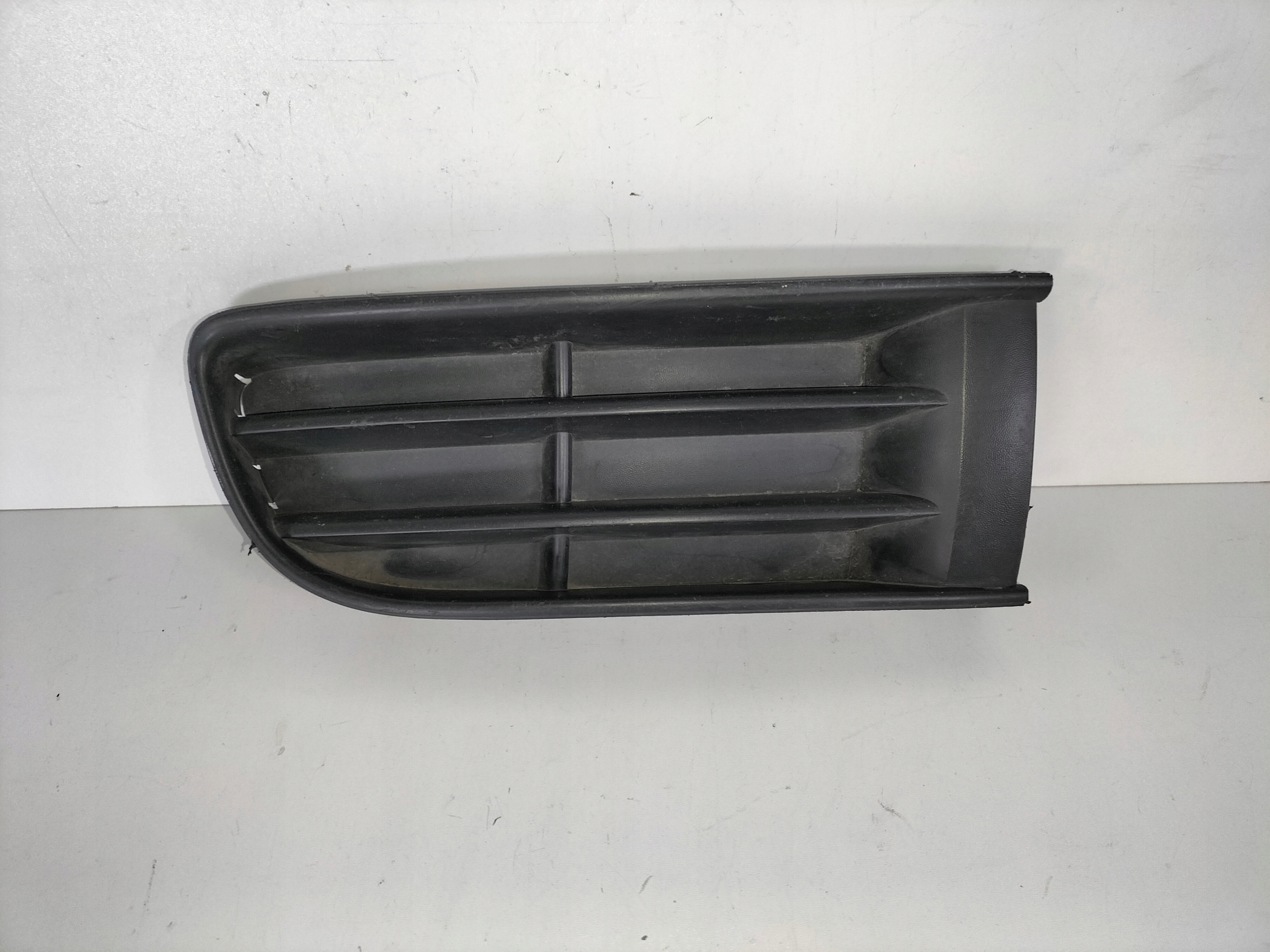 PRAVÁ LIŠTA MRIEŽKA NÁRAZNÍKA VW POLO IV 02-05