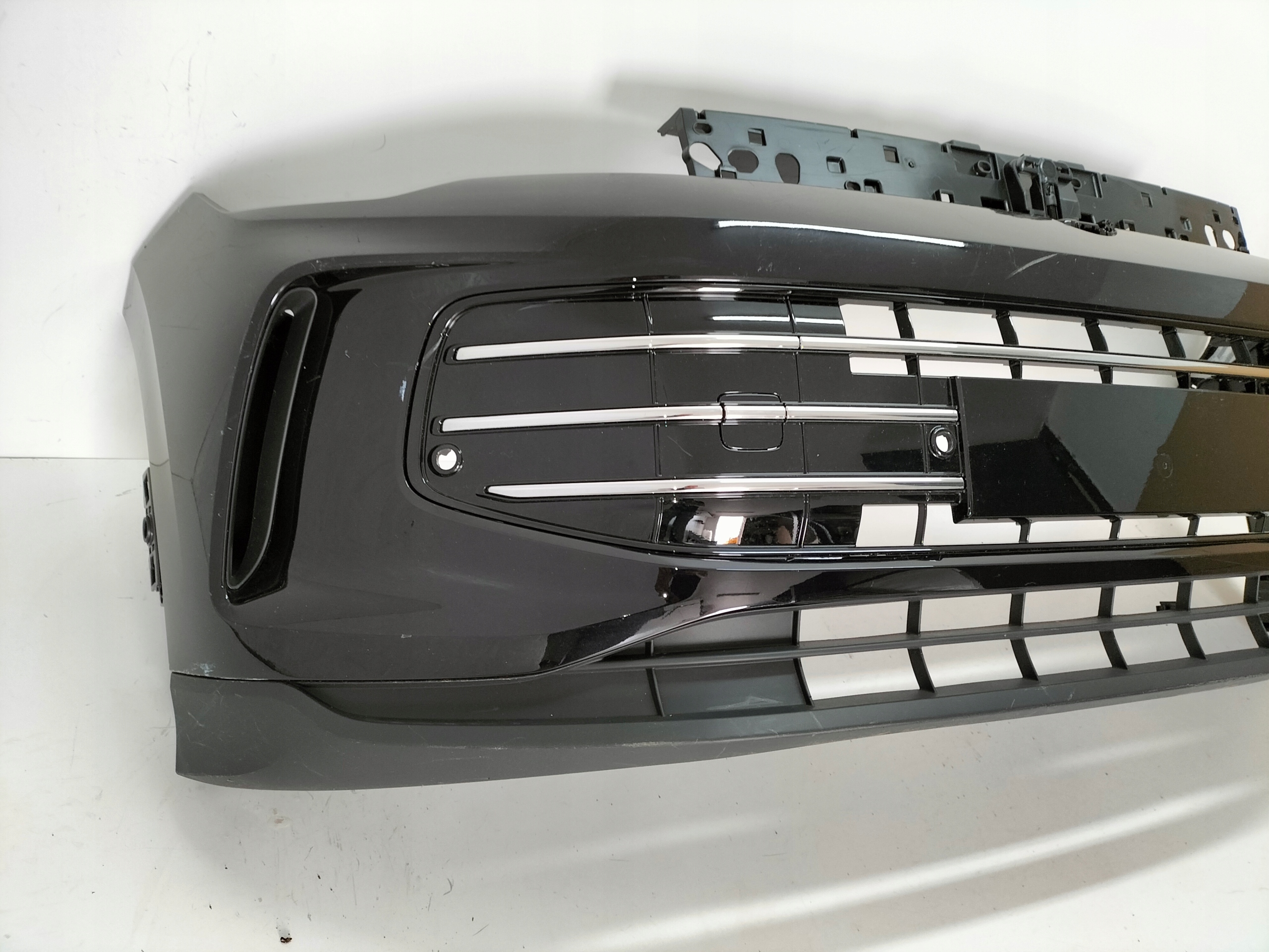 PREDNÝ NÁRAZNÍK VW TIGUAN III 571 24-