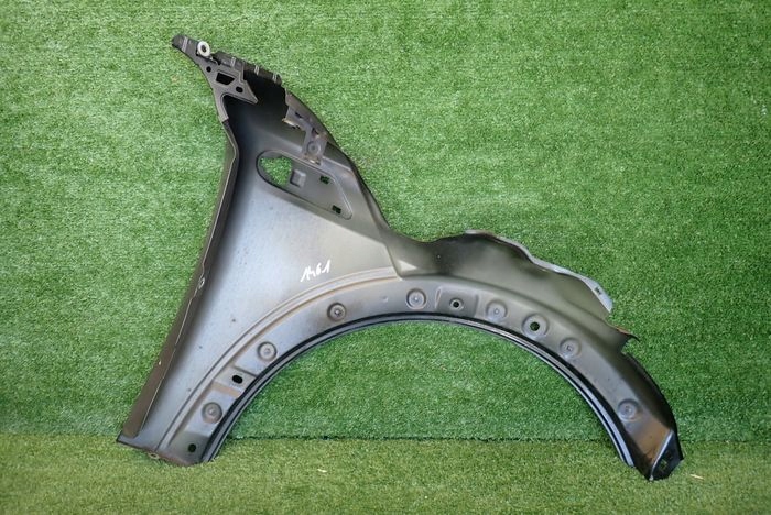 MINI R55 R56 R57 06- ĽAVÝ PREDNÝ BLATNÍK