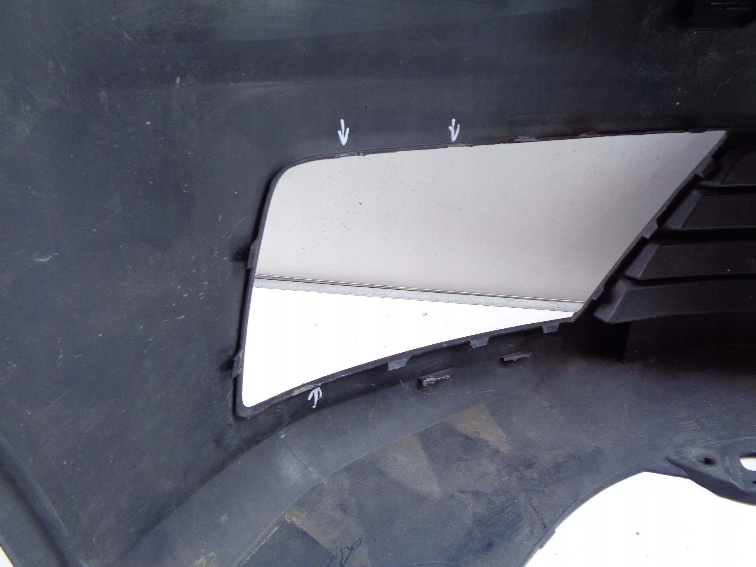 PREDNÝ NÁRAZNÍK VW CADDY 2K5 15- NR 21274