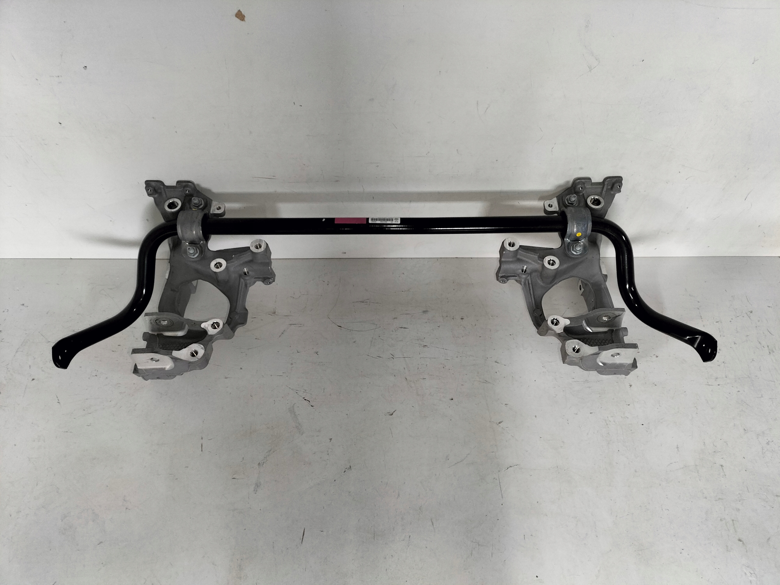 PREDNÝ STABILIZÁTOR AUDI A7 VW KOMPLET S DRŽIAKMI