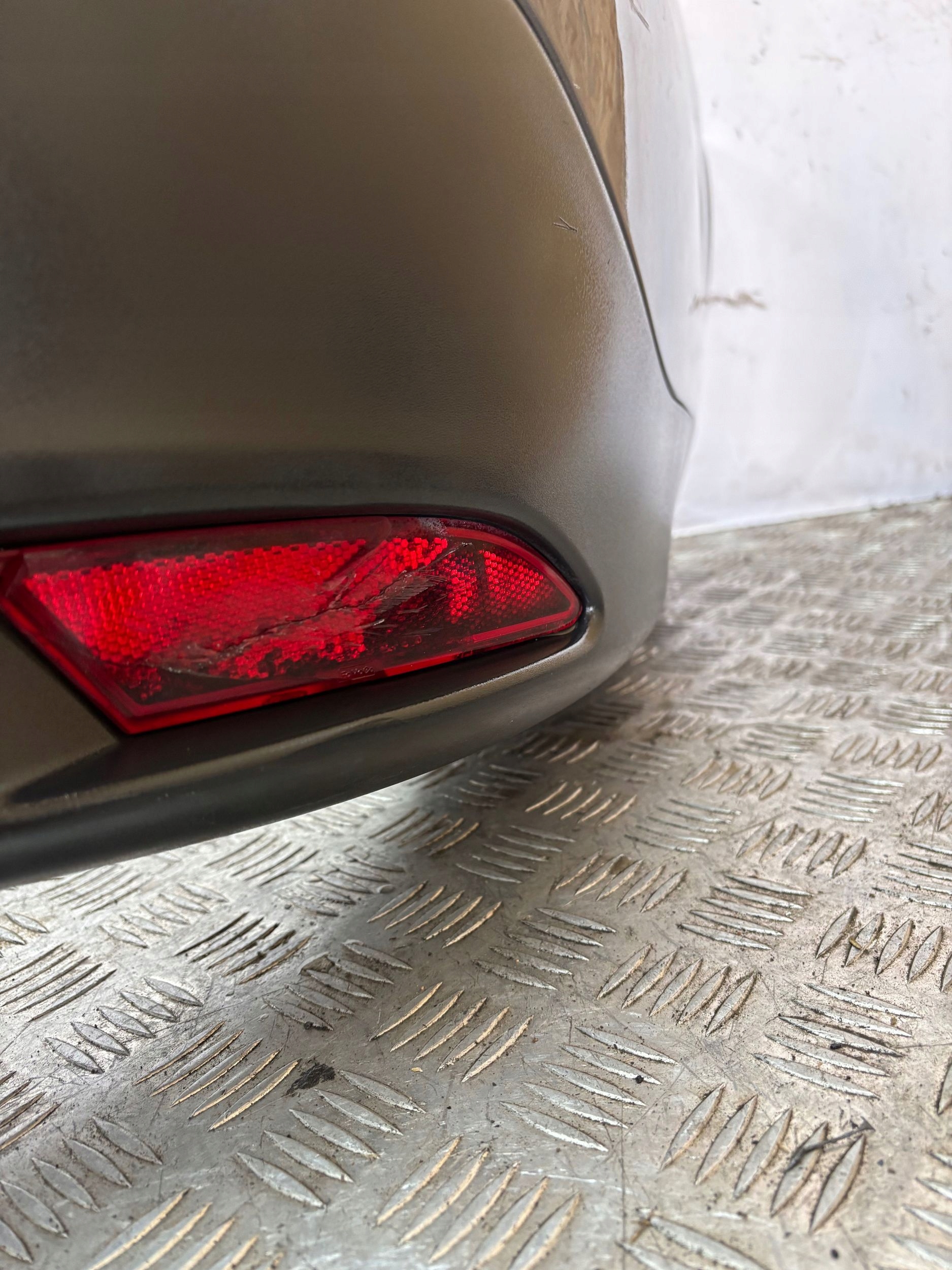ZADNÝ NÁRAZNÍK FORD FOCUS 3 III MK3 KOMBI 10-