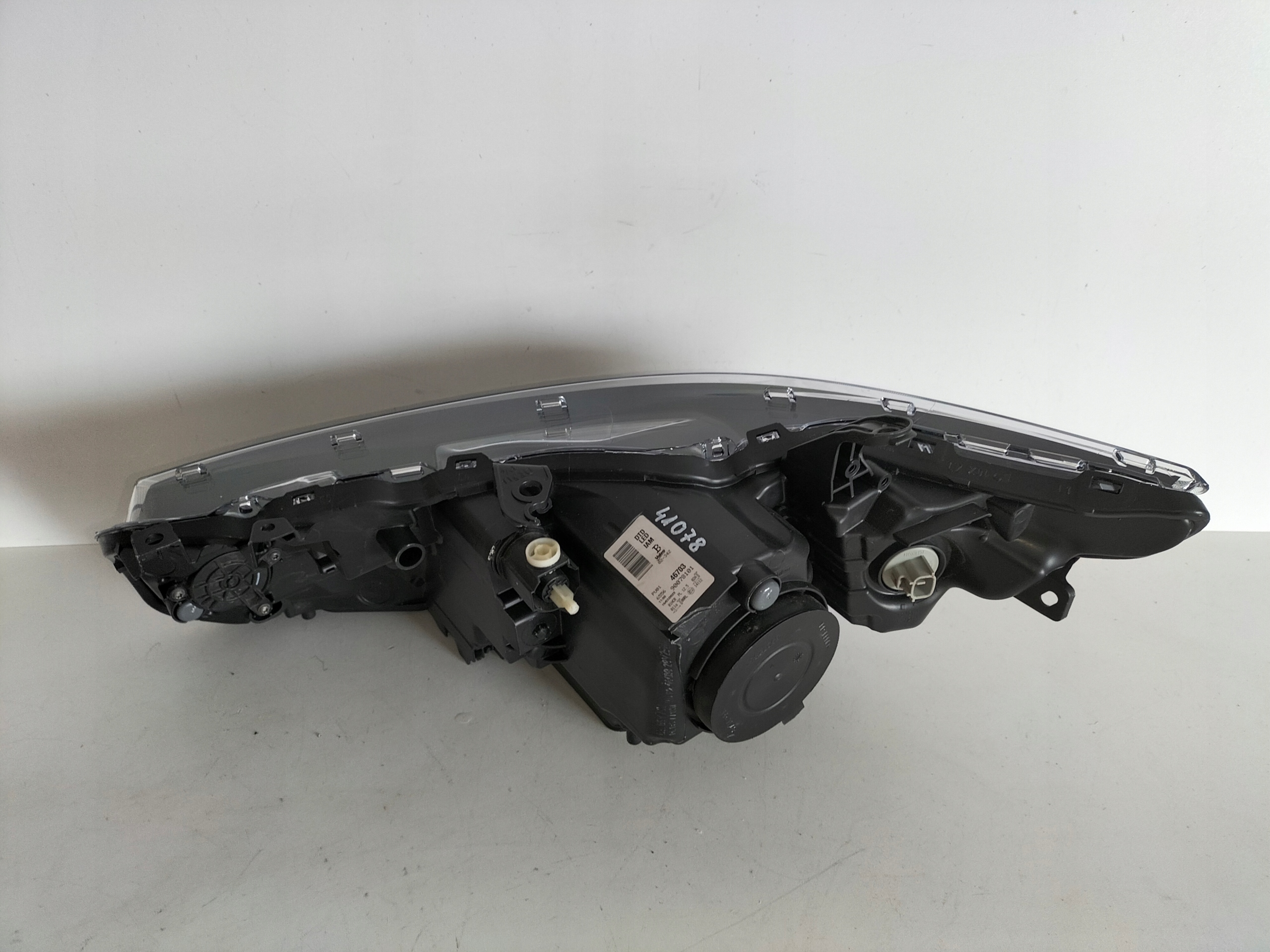 PRAVE PREDNE SVETLO TOYOTA AURIS II LIFT 15- FULL LED