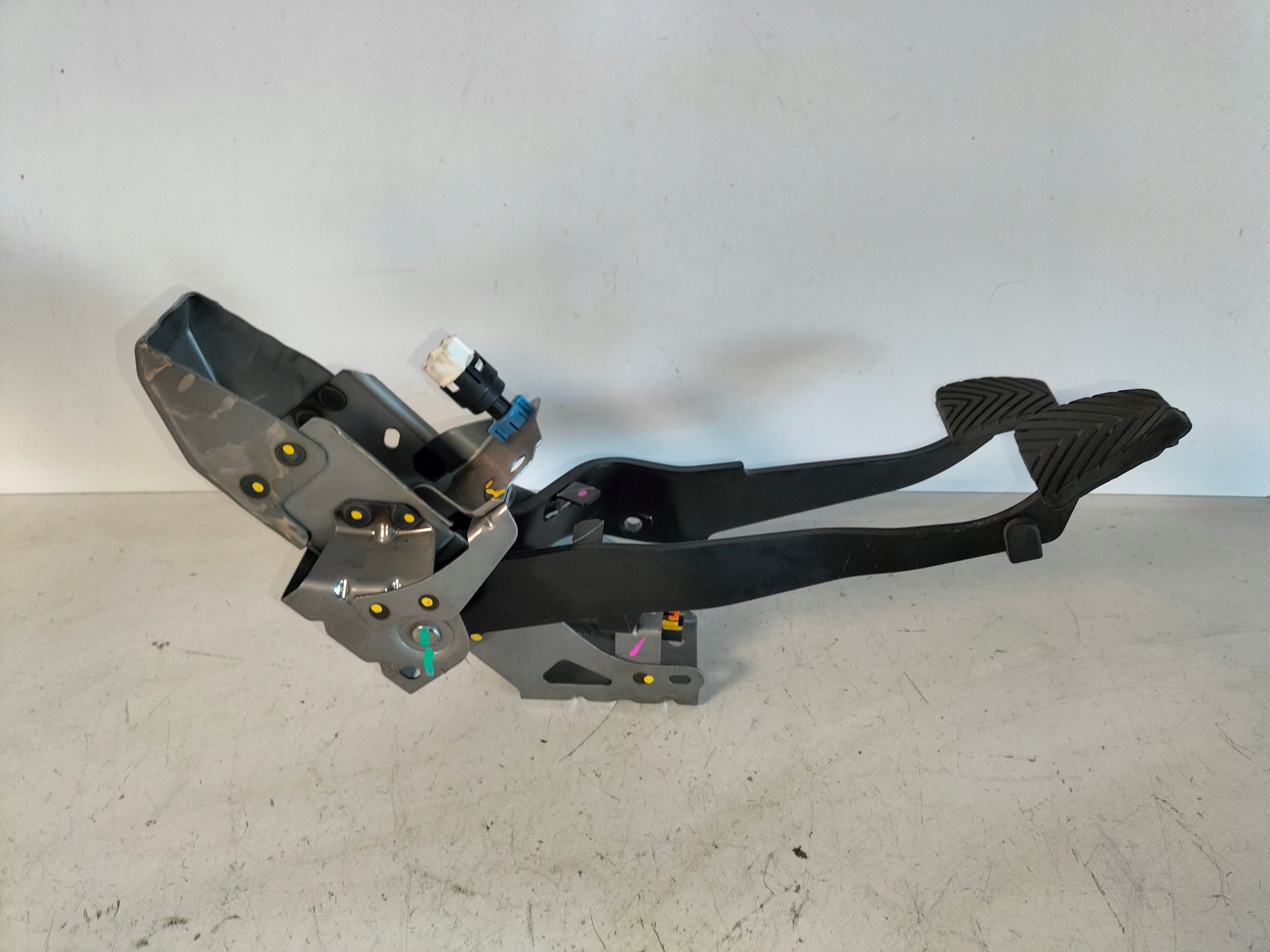 PEDALE BRZDY A SPOJKY MITSUBISHI SPACE STAR II 13- 1.0B 52KW