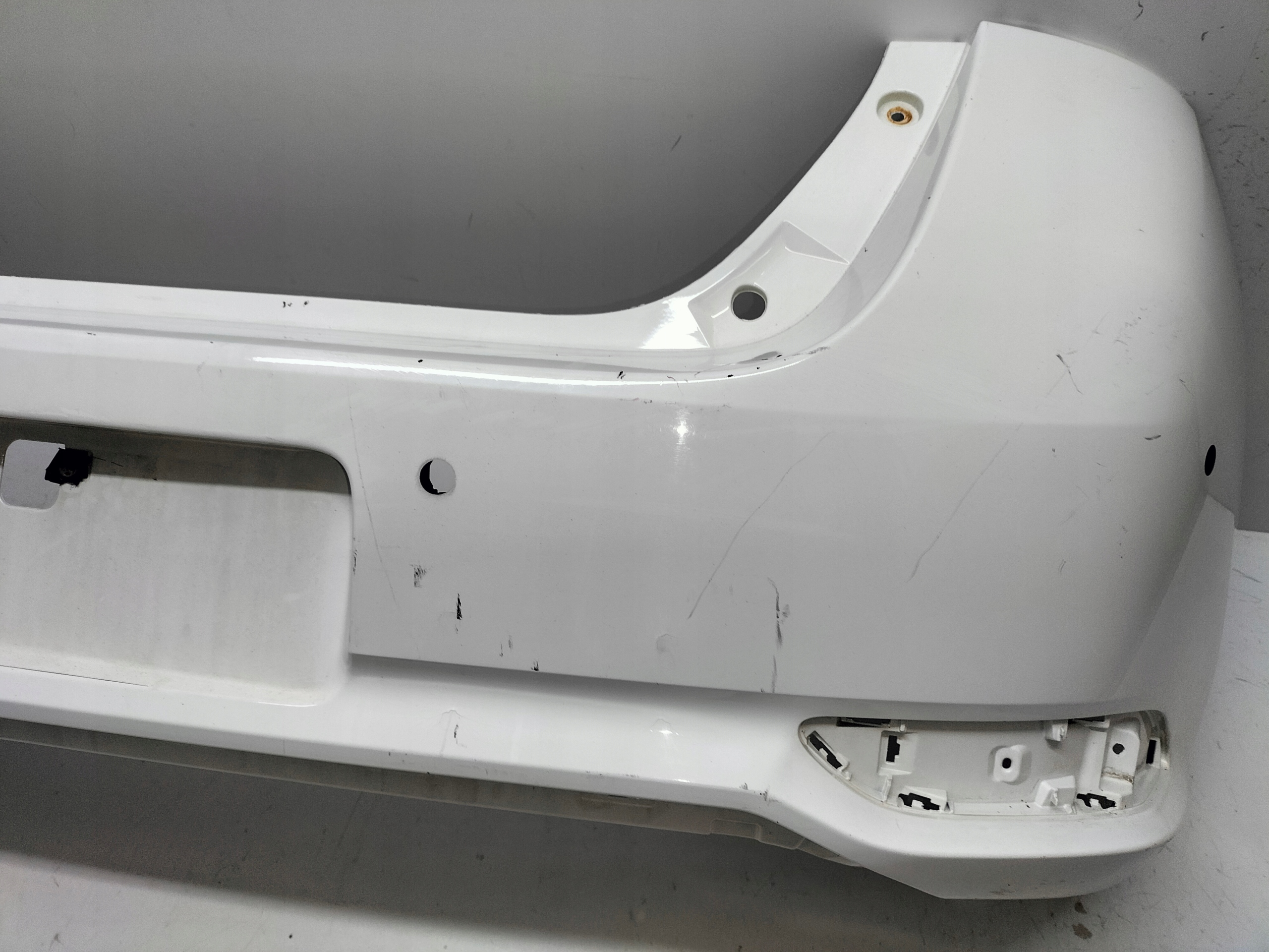 ZADNÝ NÁRAZNÍK TOYOTA AURIS II LIFT 15-18 HB