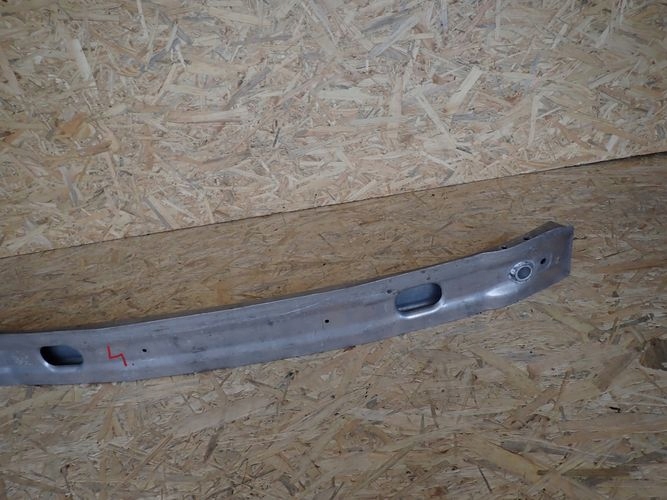 AUDI A4 B9 8W0 15- VYSTUHA PREDNEHO NARAZNIKA 8w0807113