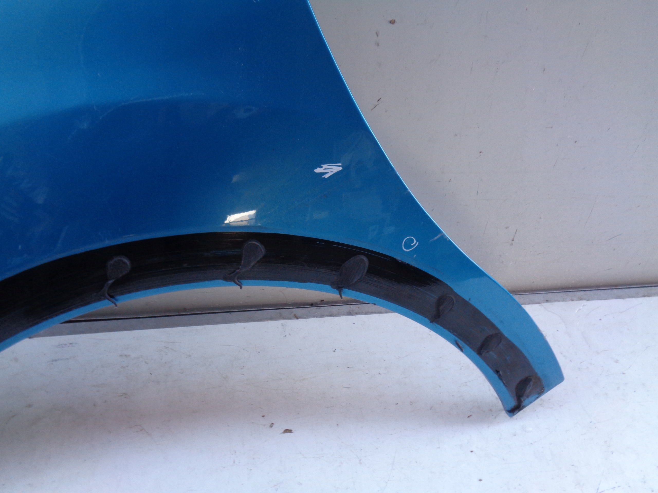 ĽAVÝ PREDNÝ BLATNÍK CITROEN C3 DS3 09- NR 38281