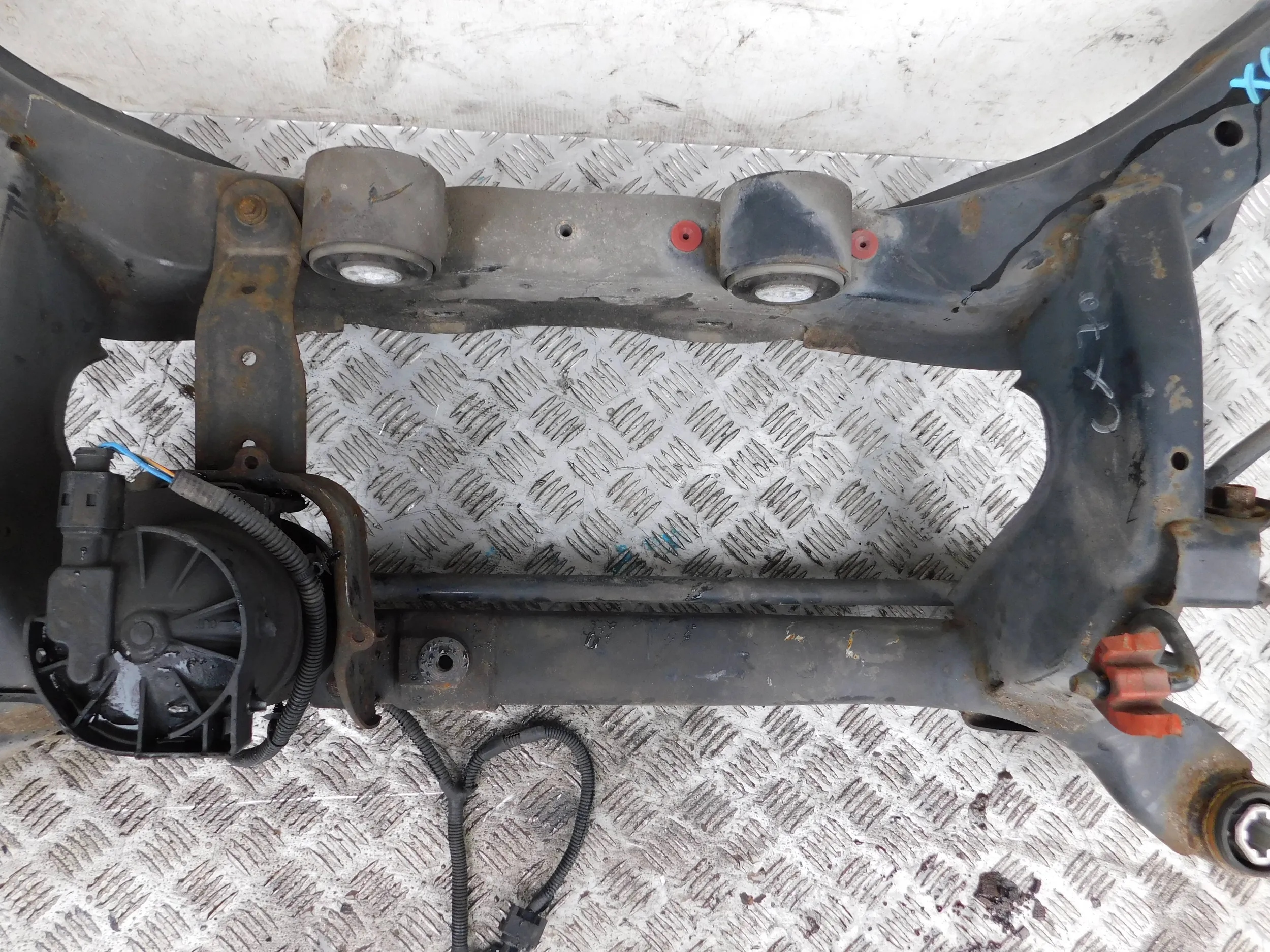 ZADNÁ NÁPRAVA VOLVO XC70 II 07-