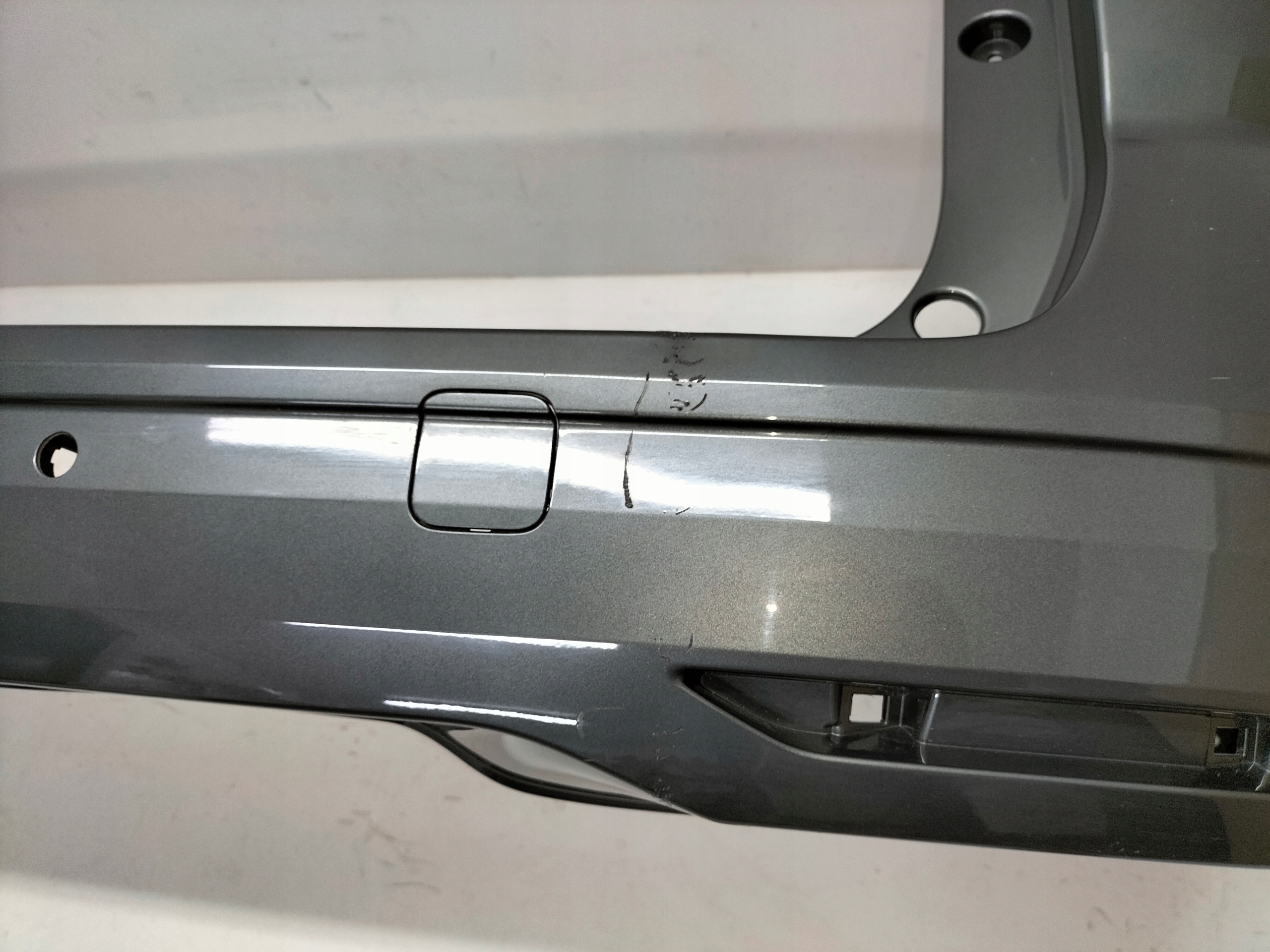 ZADNÝ NÁRAZNÍK VW T7 MULTIVAN 21-