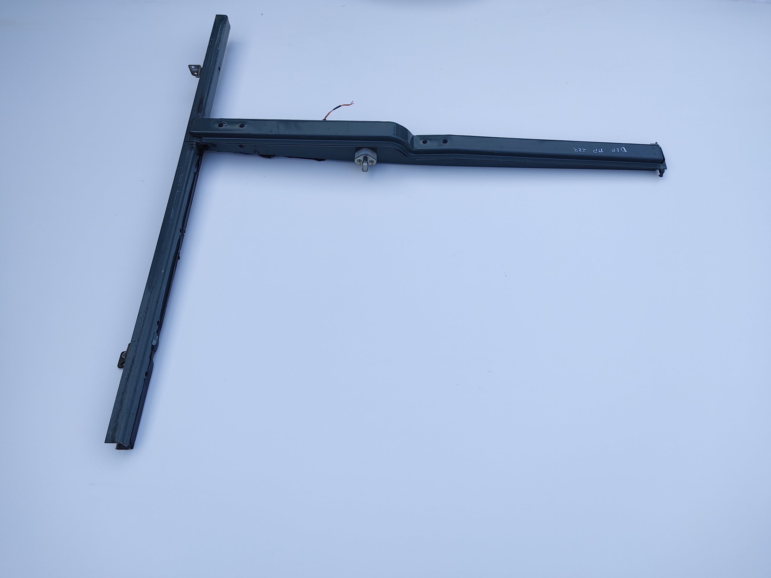 VÝSTUHA STĹPIK PRAVÝCH DVERÍ LAND ROVER DEFENDER 1999-2014