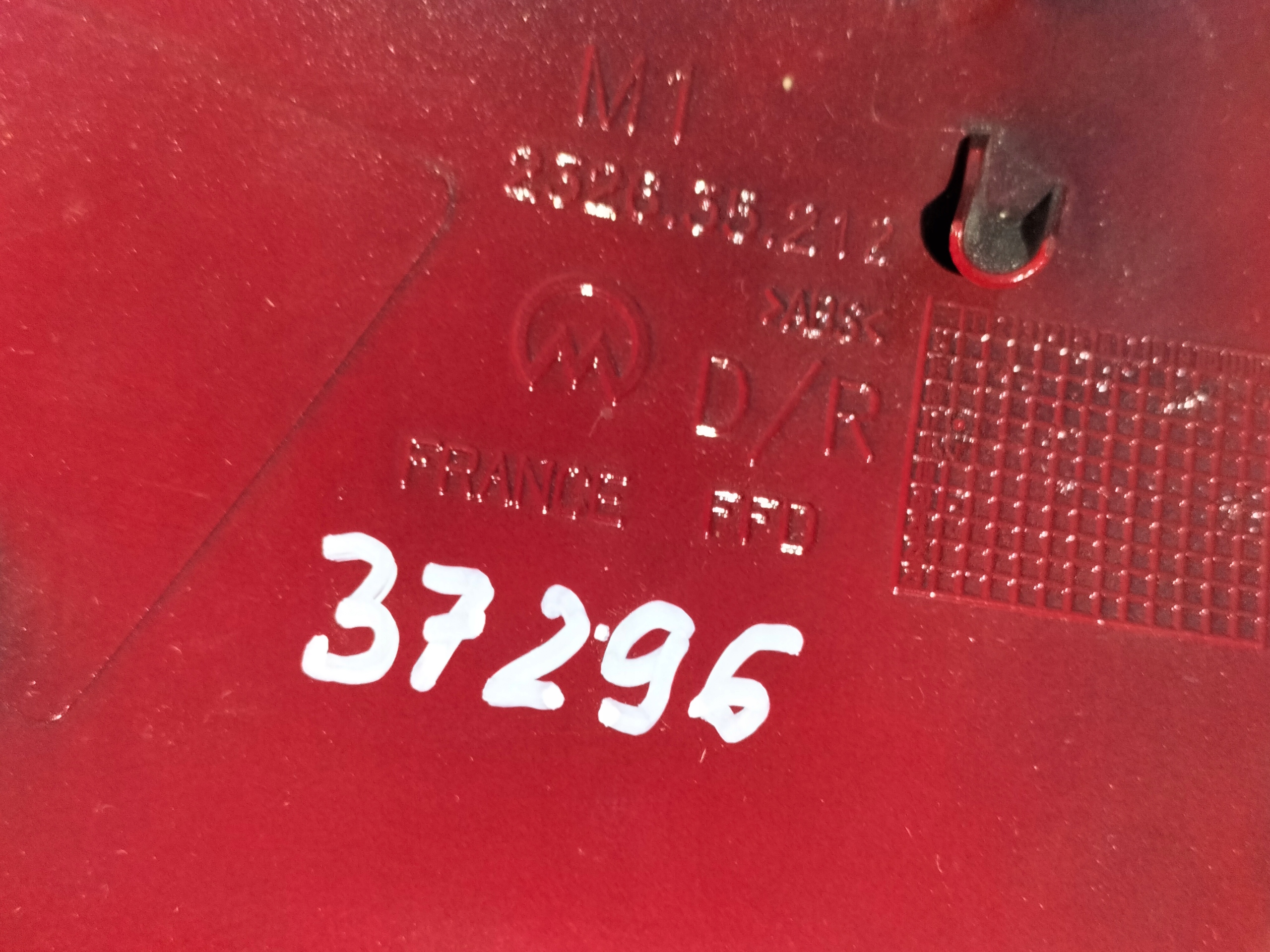 OBAL PRAVÉHO ZRKADLA VW PASSAT B8 14-