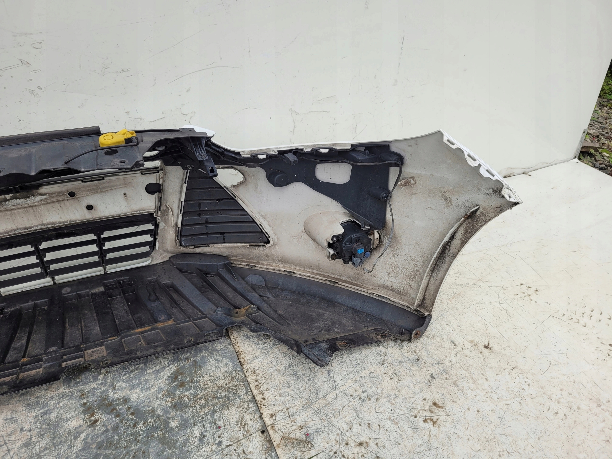 FORD FOCUS MK3 PREDNÝ NÁRAZNÍK
