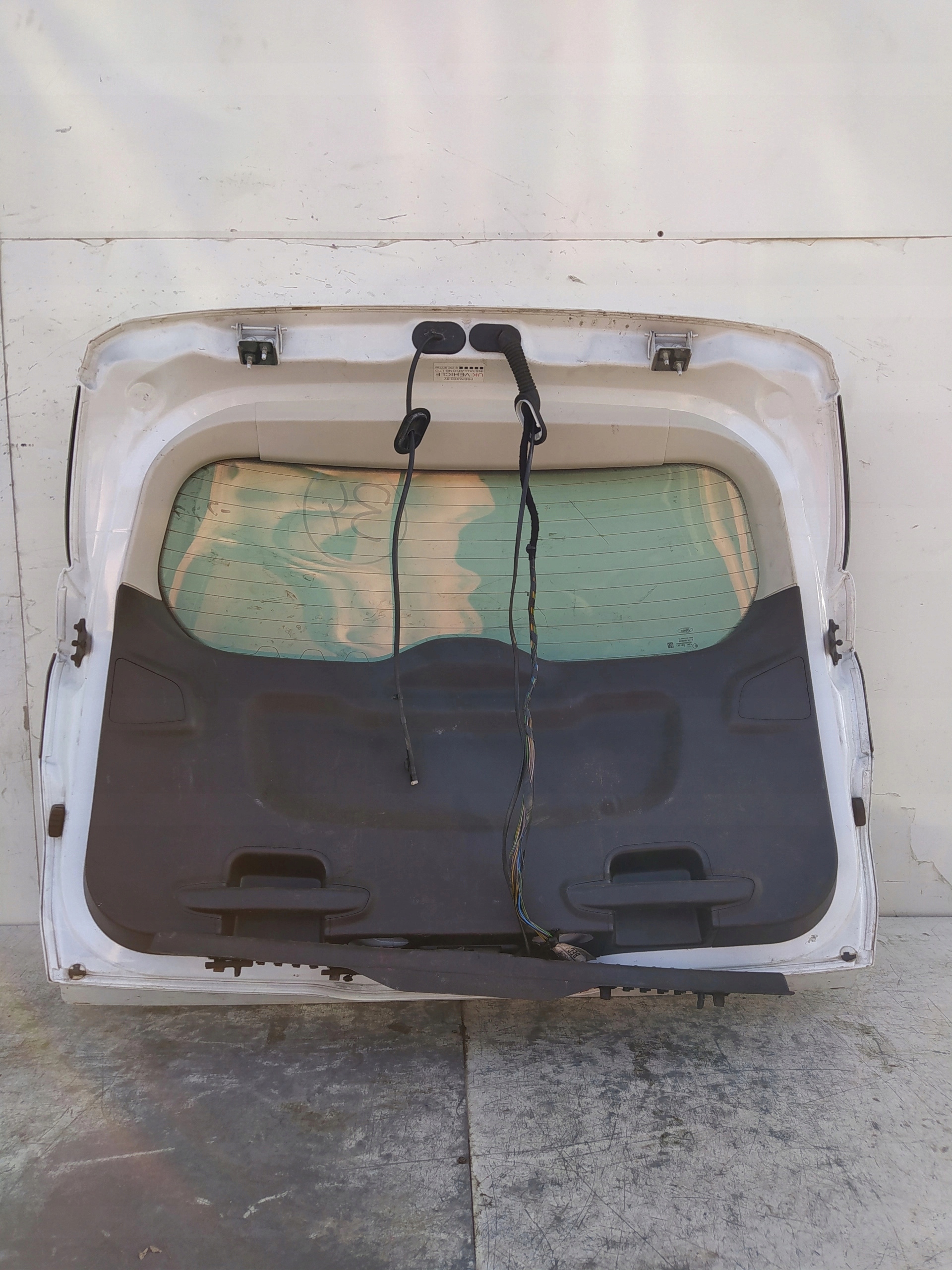 FORD FOCUS MK3 KOMBI ZADNÁ KAPOTA