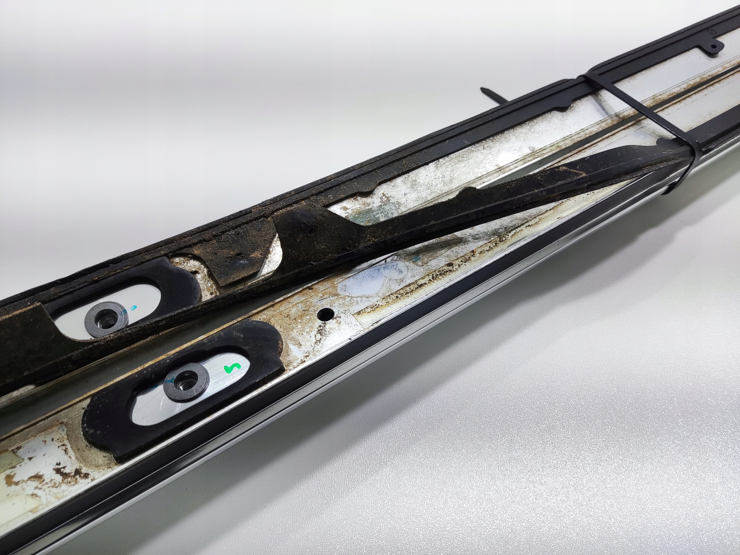 ORIGINÁLNE STREŠNÉ NOSIČE PEUGEOT 508 I SW KOMBI 98028098VV 10-14