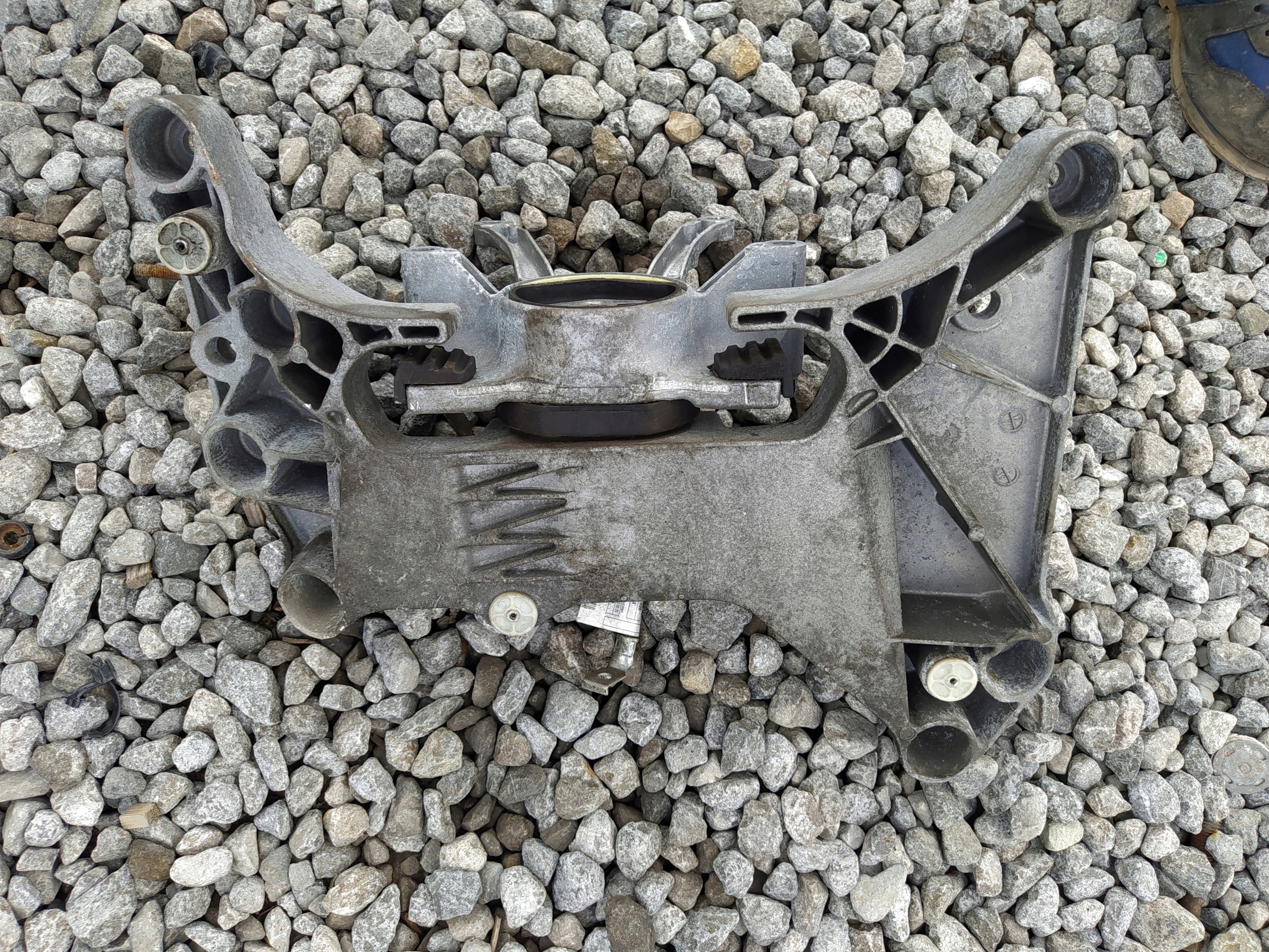 BMW G30 2.0D SILENBLOK DRŽIAK PREVODOVKY 6861580