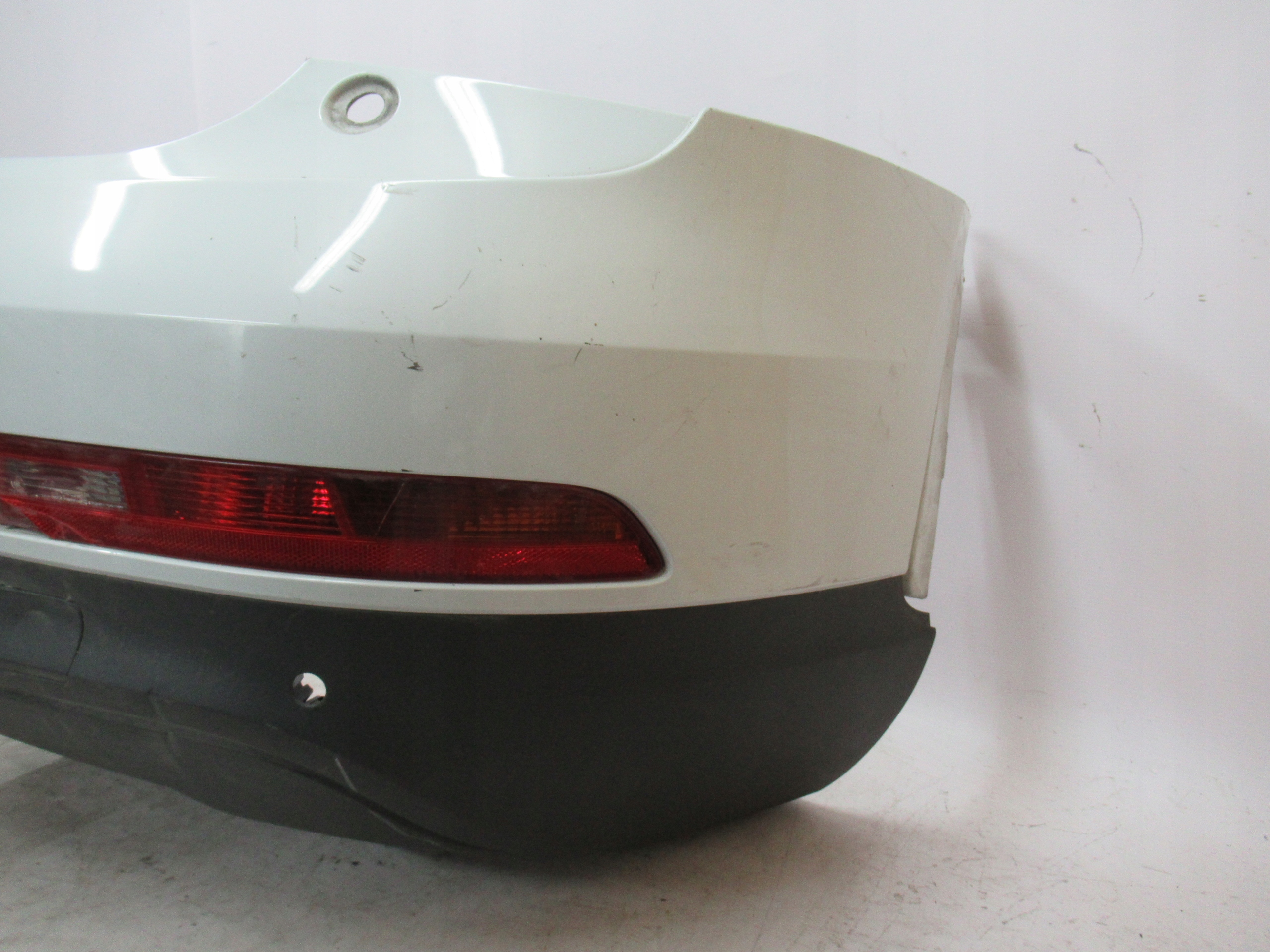 ZADNÝ NÁRAZNÍK AUDI Q3 8U0807521