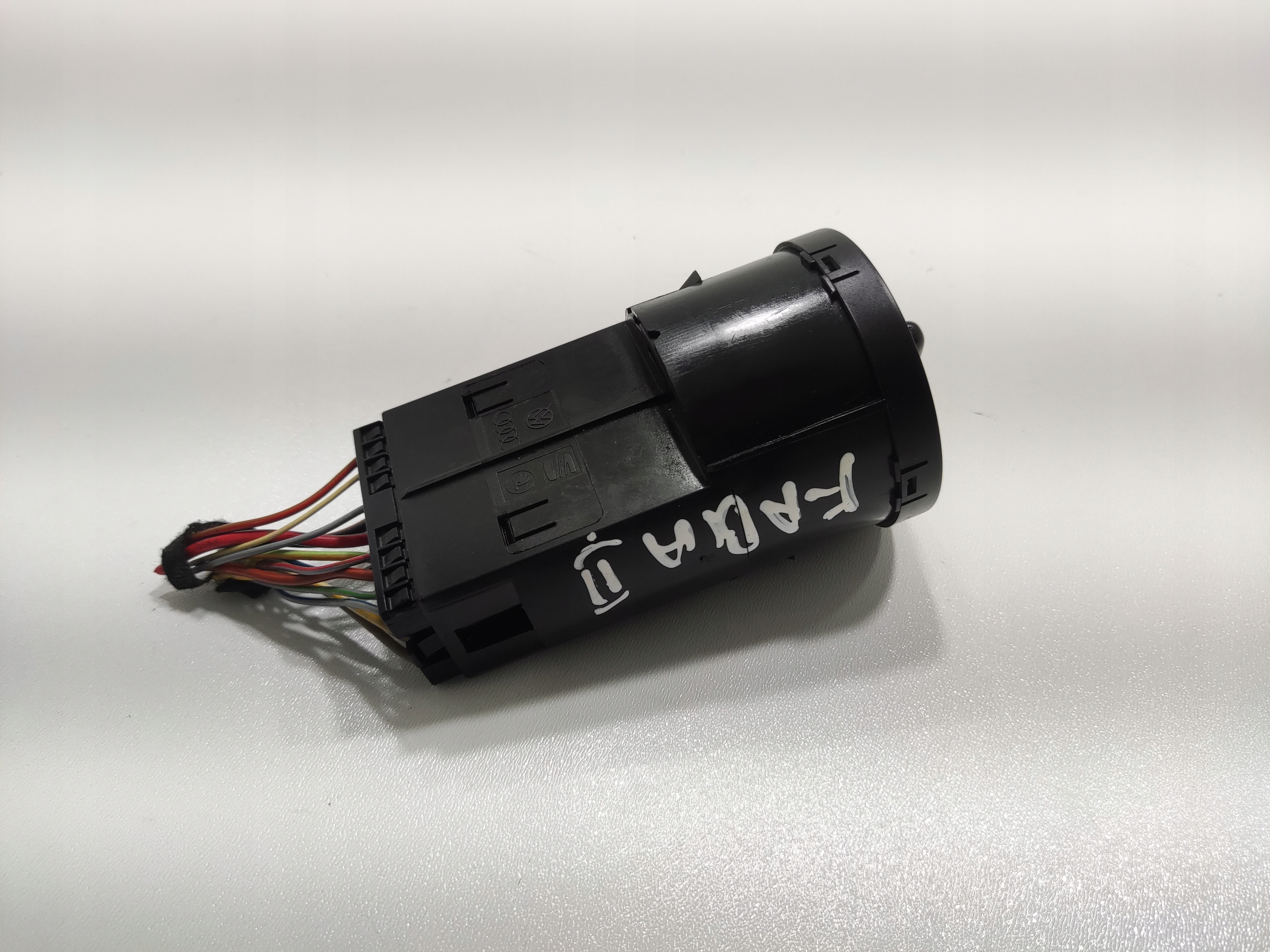 VYPÍNAČ SVETIEL SKODA FABIA II 5J 1U041531D 2010-2014 LIFT