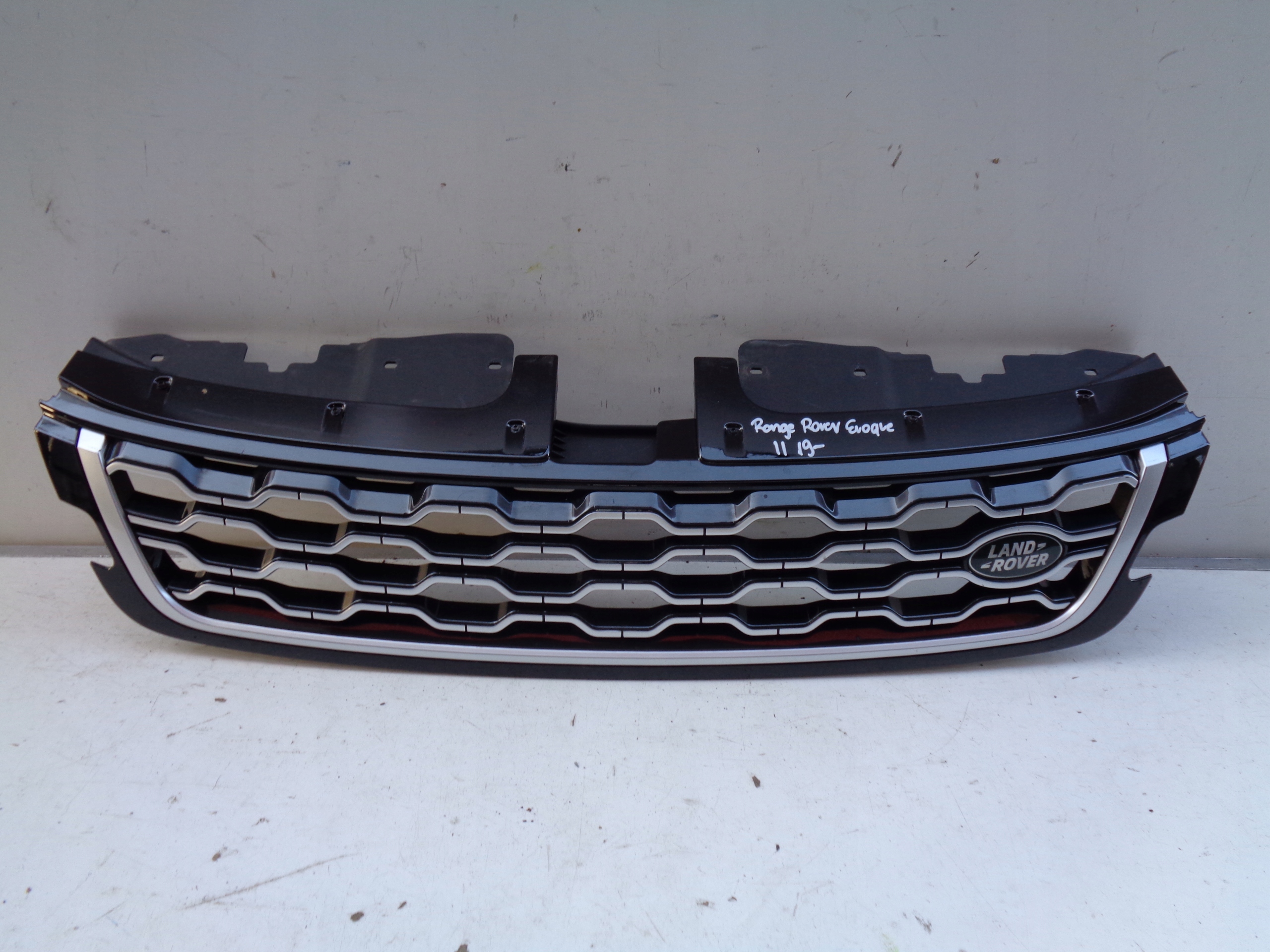 MRIEZKA LISTA RANGE ROVER EVOQUE II 19-