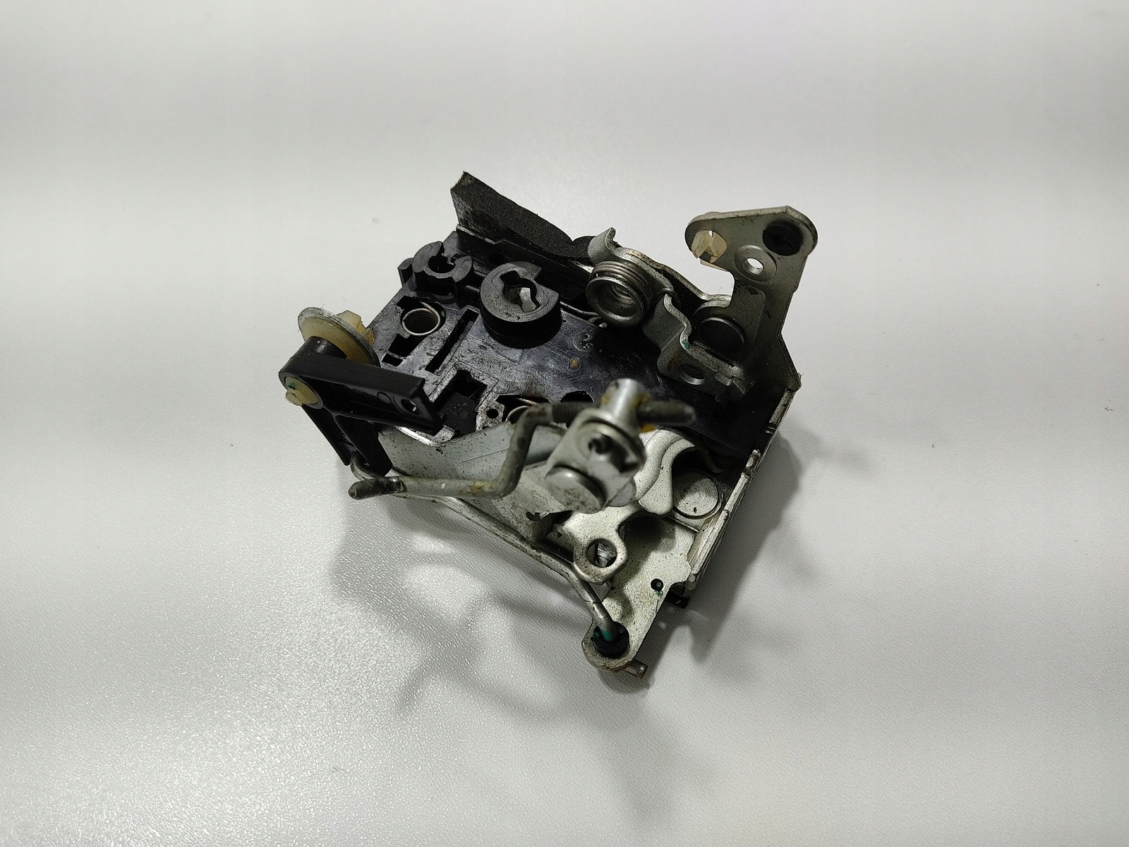 ZAMOK LAVYCH ZADNYCH DVERI LAND ROVER DEFENDER 1999-2014 EUROPA