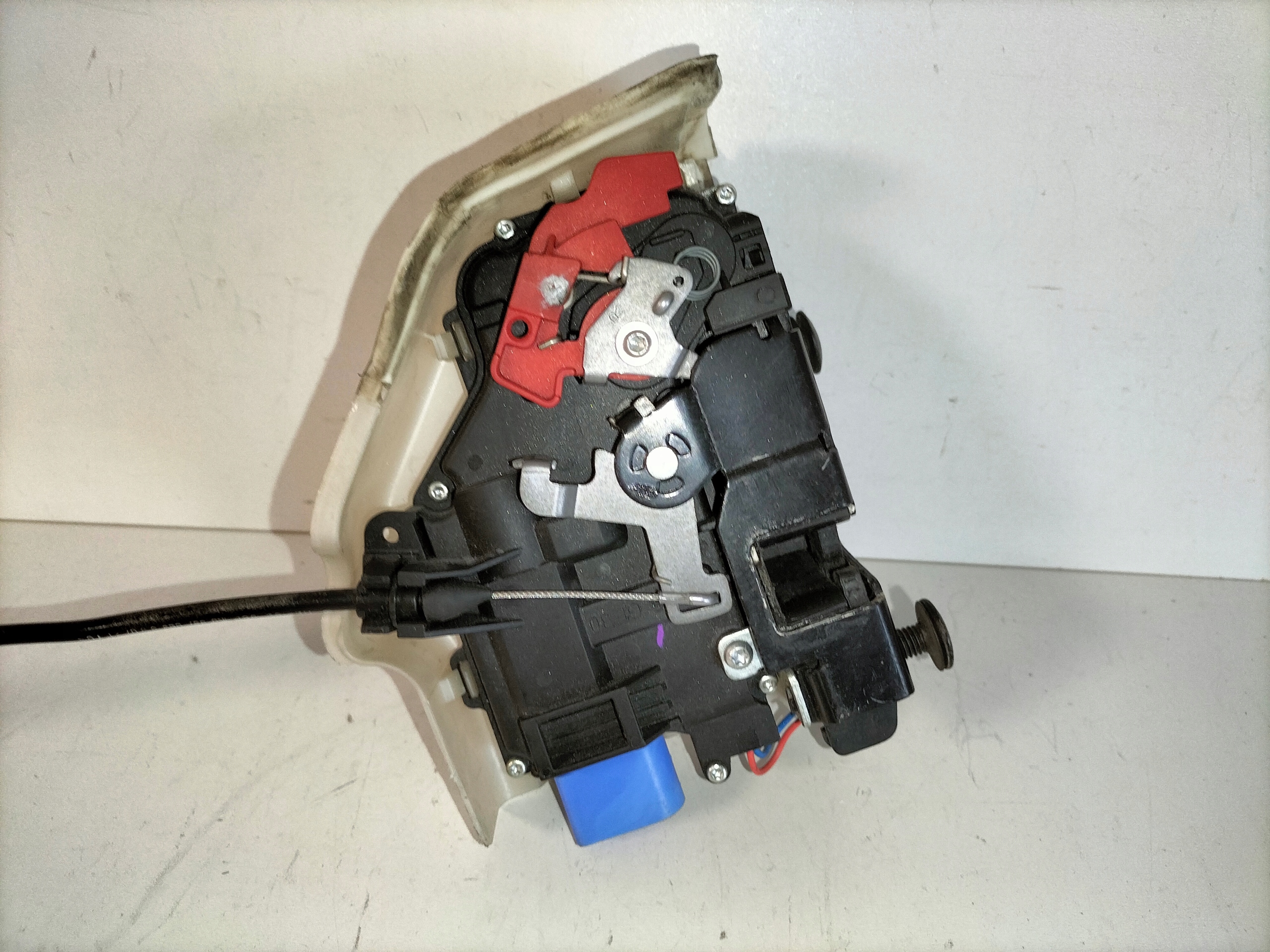 ZÁMOK PRAVÝCH PREDNÝCH DVERÍ VW GOLF 5 V 03- GOLF VI PLUS 09-