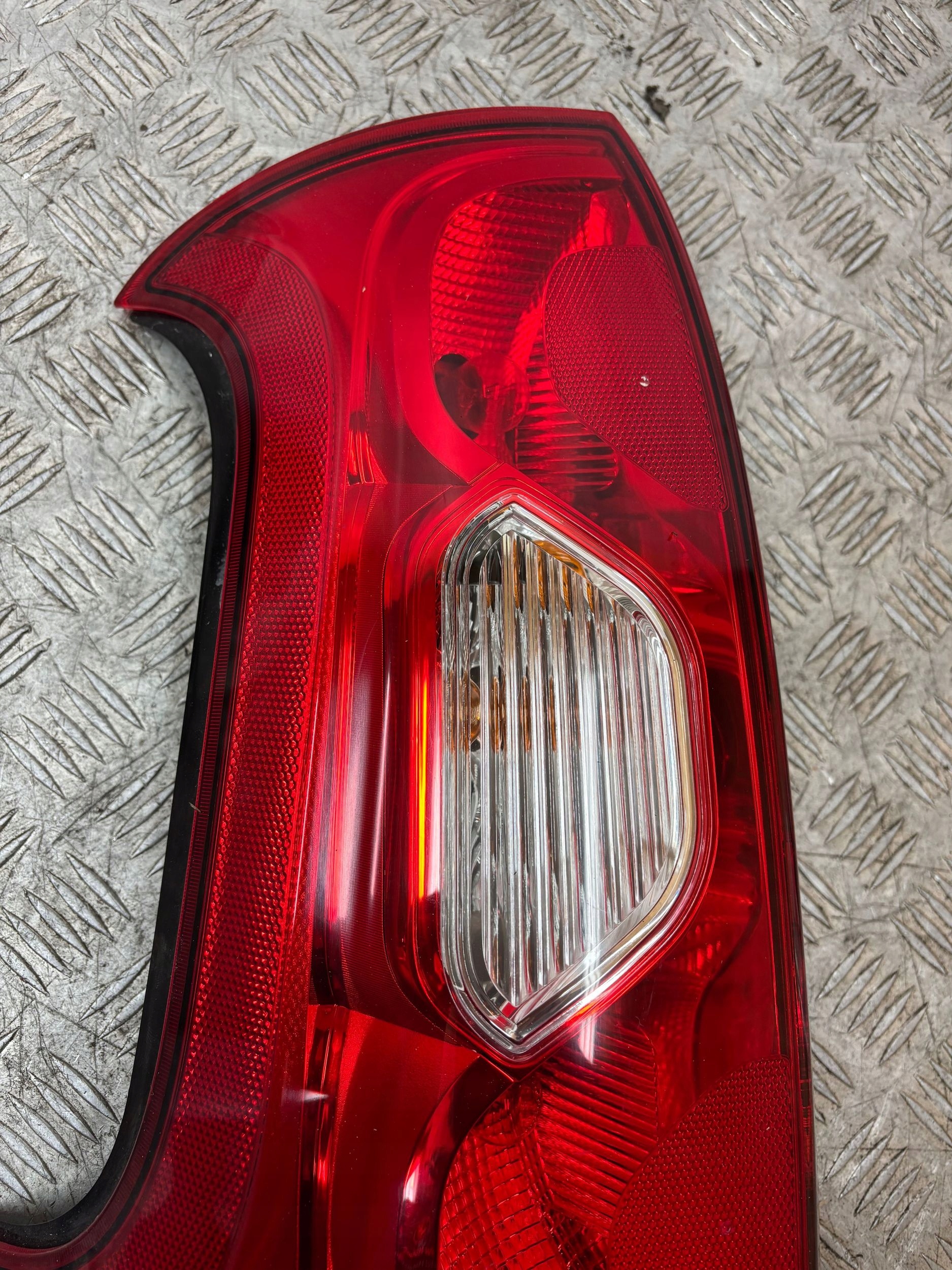 LAVE ZADNE SVETLO FIAT PANDA III 3