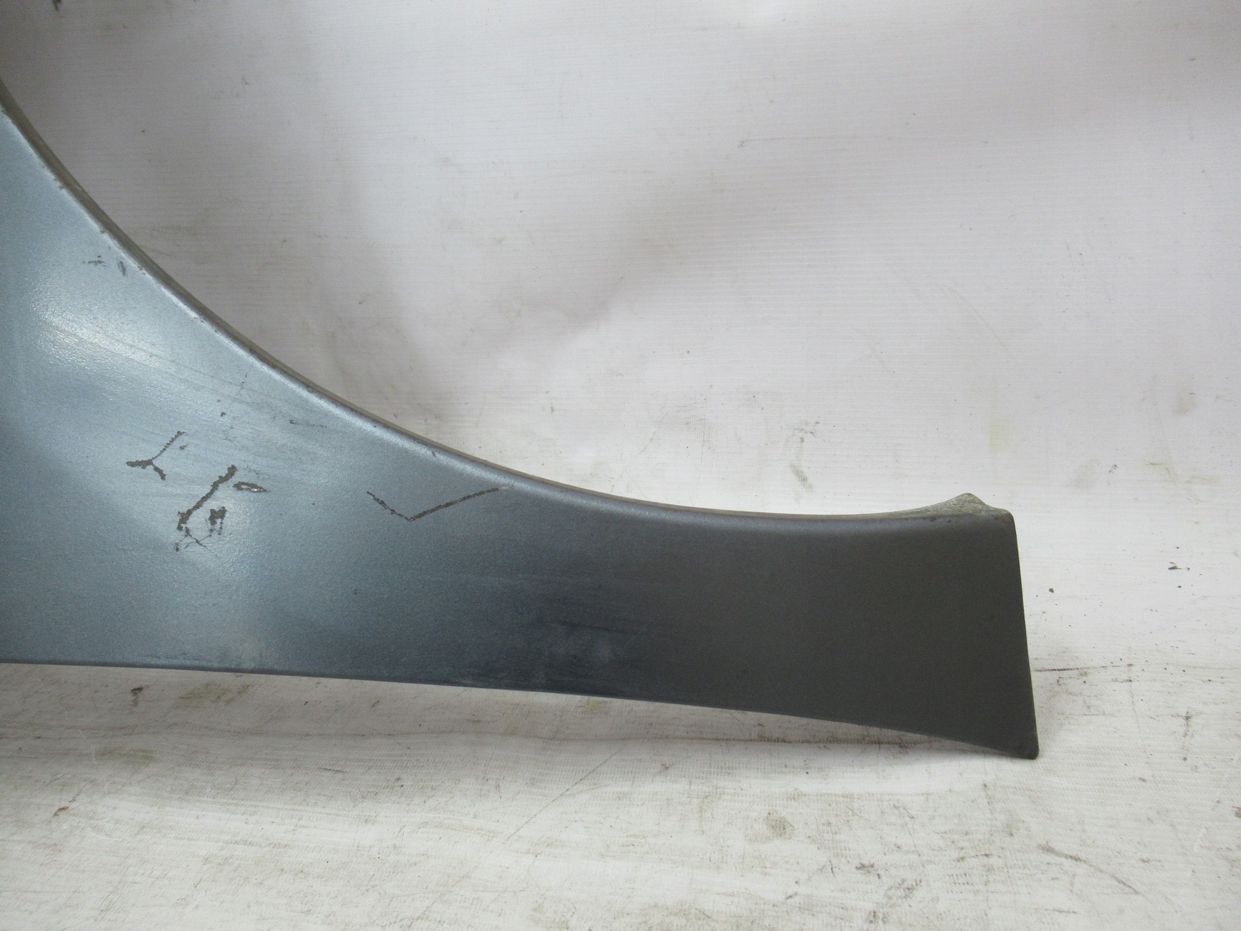 PRAVÝ PREDNÝ BLATNÍK PEUGEOT 207