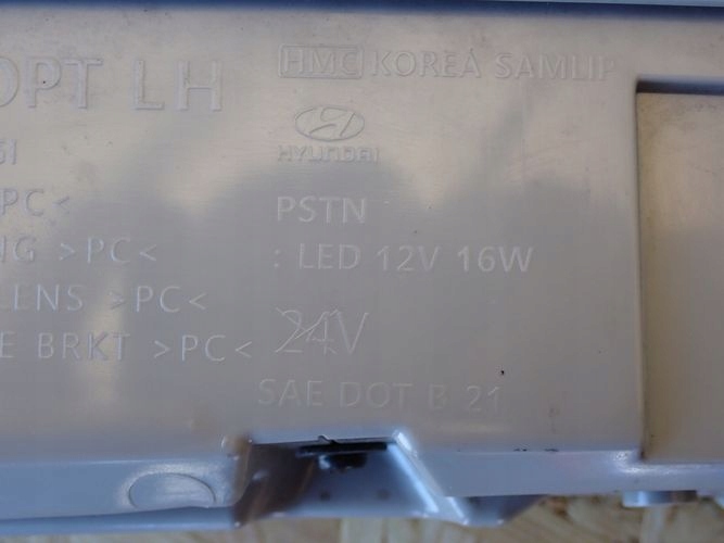 HYUNDAI IONIQ V 20- PREDNÉ SVETLO LED drl LAVA 92108.GI