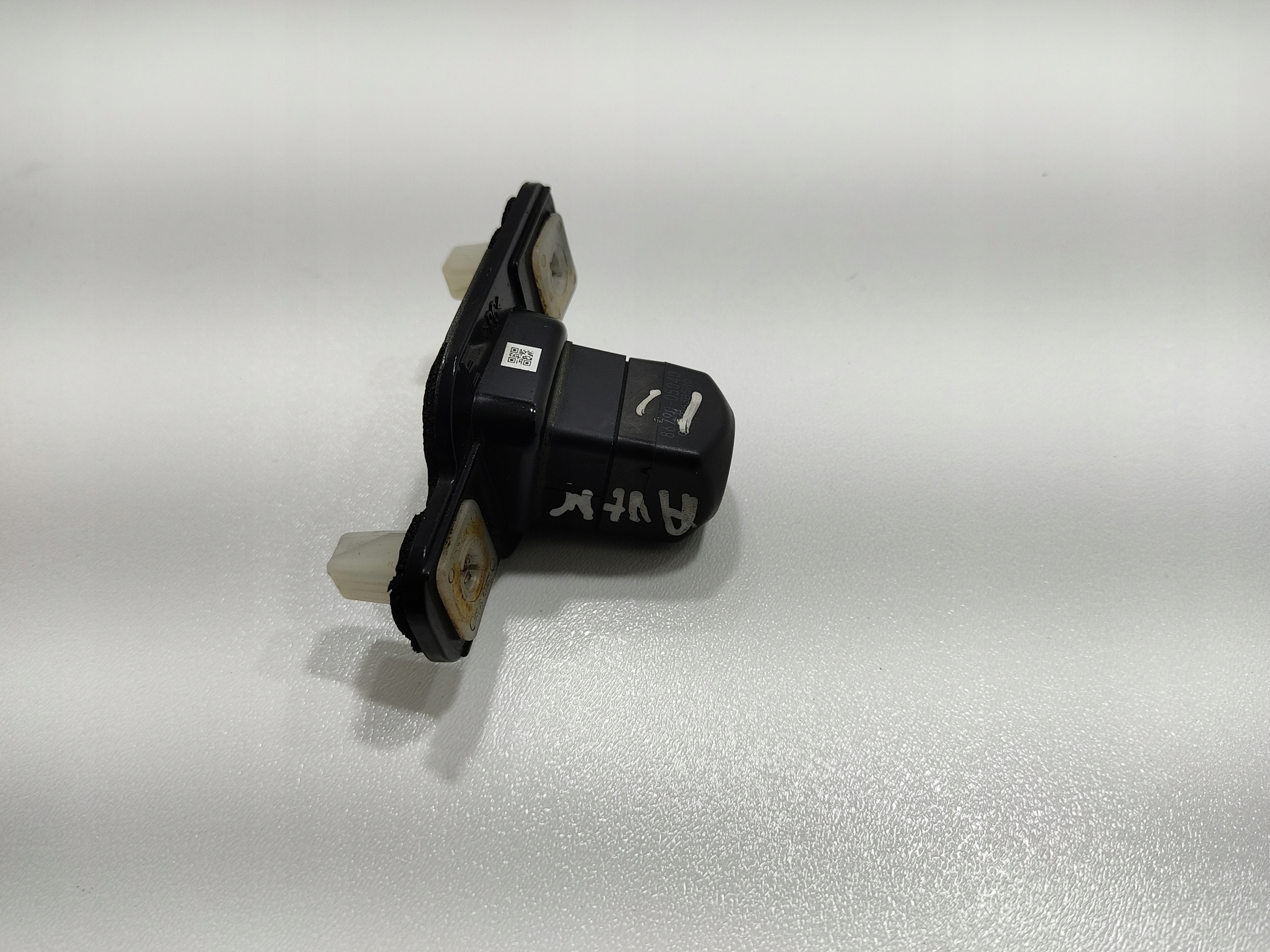 PARKOVACIA KAMERA V KAPOTE TOYOTA AVENSIS T27 T29 86790-05040 2012-2015