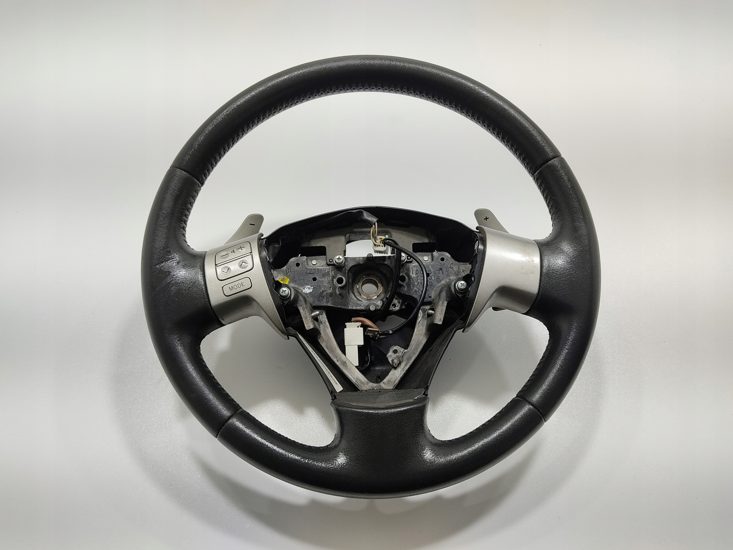 MULTIFUNKCNY VOLANT PADLA RADENIA RYCHLOSTI TOYOTA AURIS I E15 2006-2009
