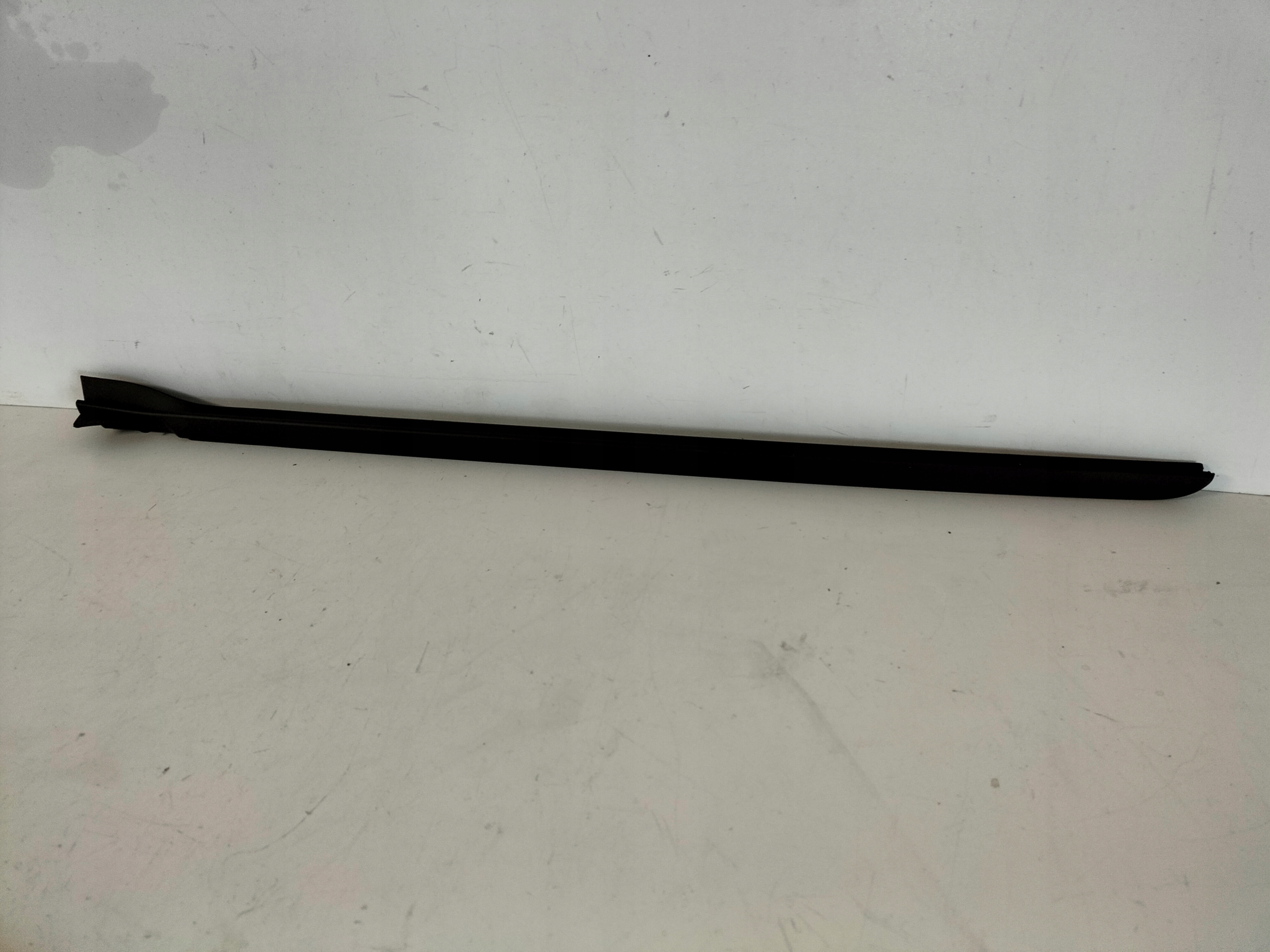 ĽAVÁ LIŠTA ČELNÉHO OKNA pioNOVA BMW 2 G42 21-