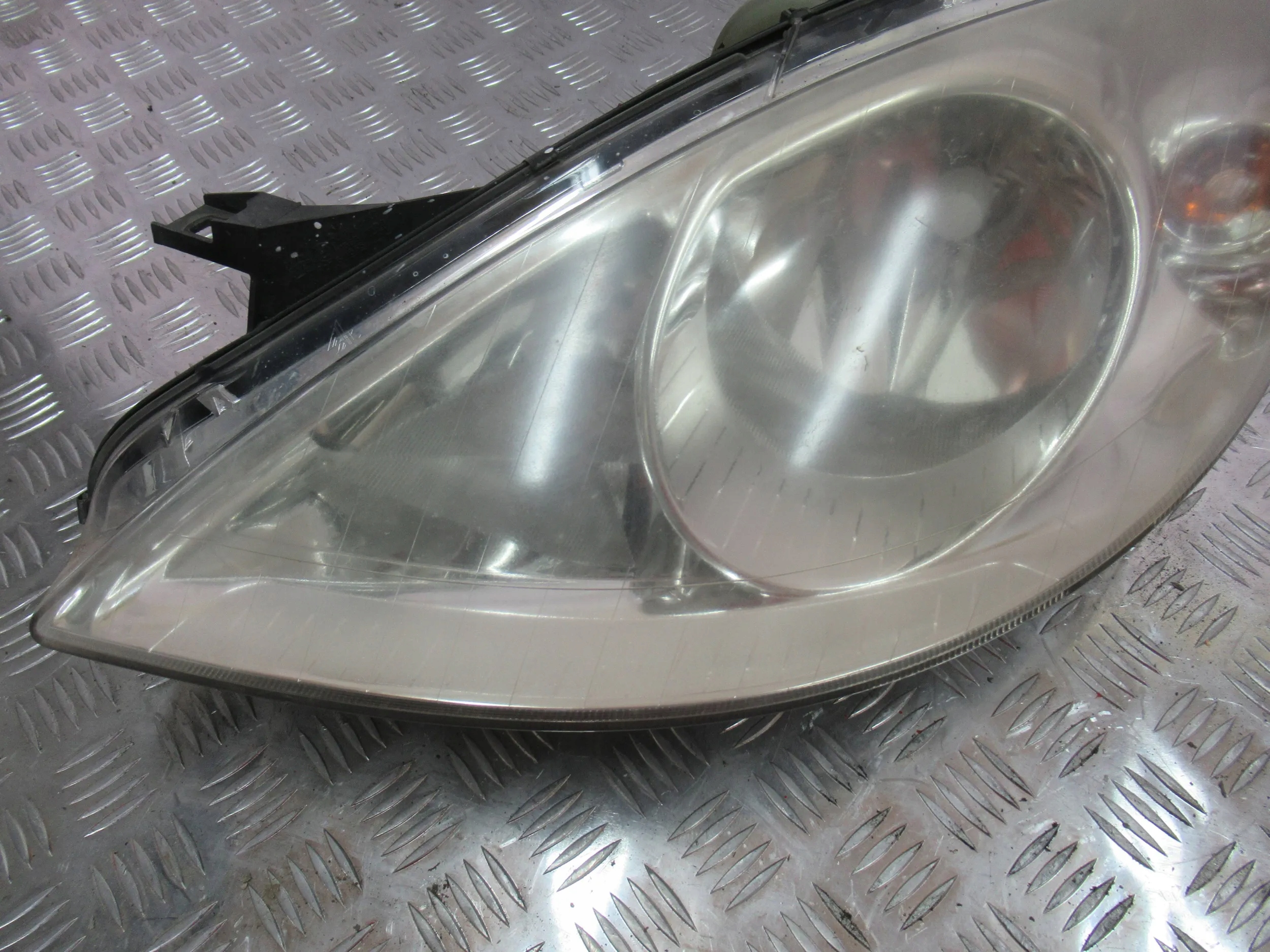 LAVE PREDNE SVETLO MERCEDES A KLASA W169