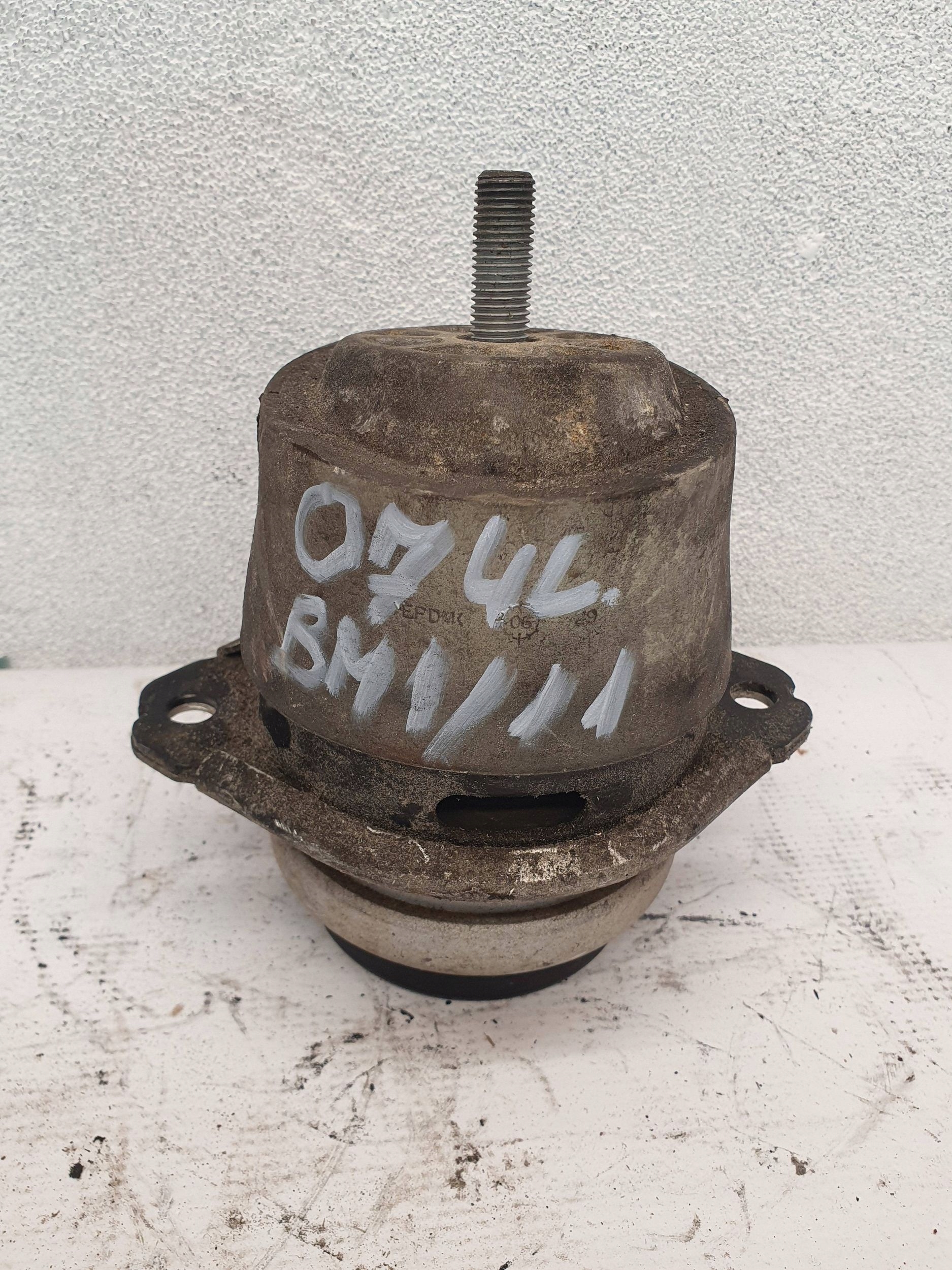 Audi Q7 4L 3.0 tdi 7L8199131A SILENBLOK DRZIAK MOTORA PRAVY