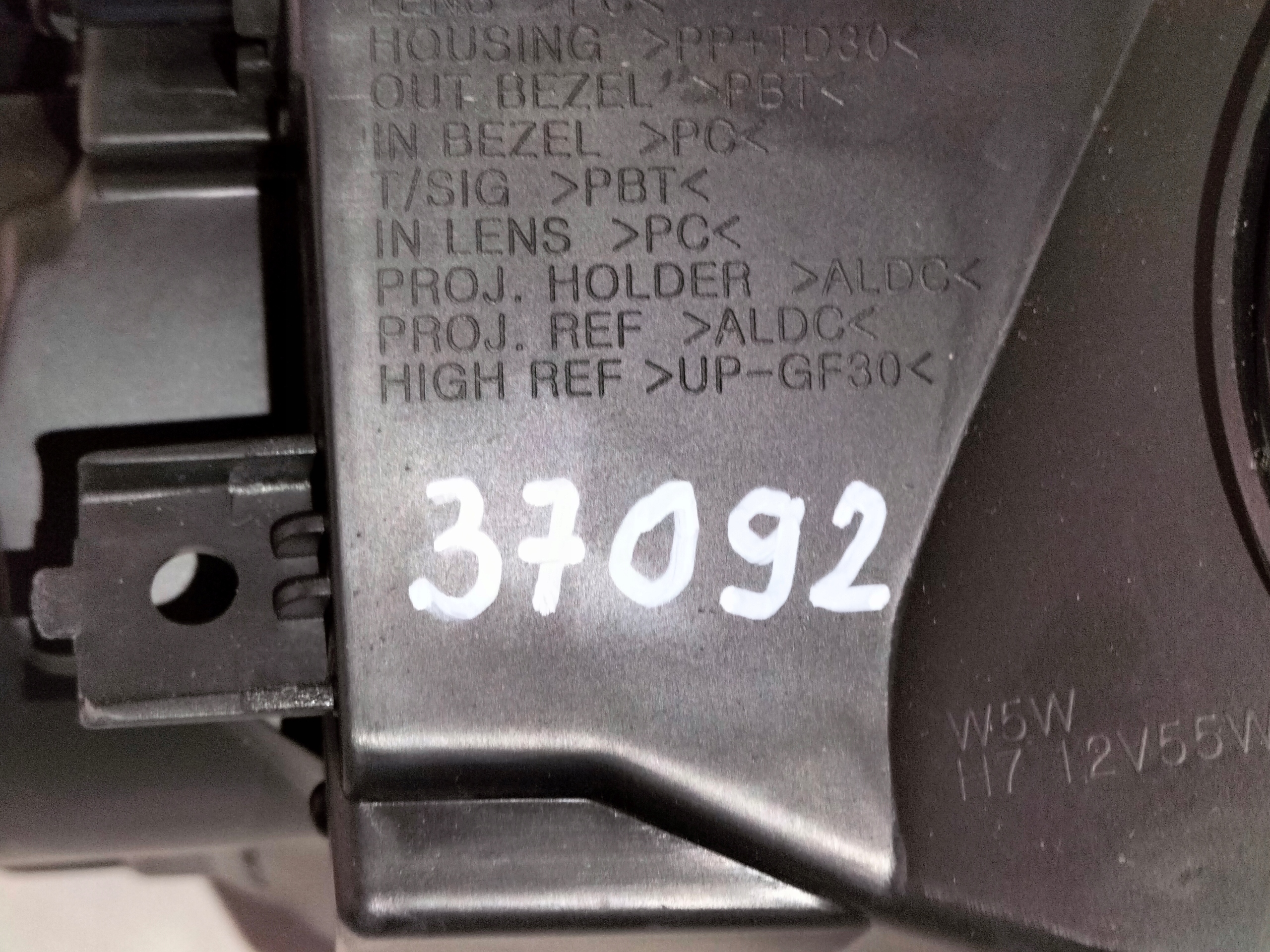 LAVE PREDNE SVETLO HYUNDAI IX20 10-15