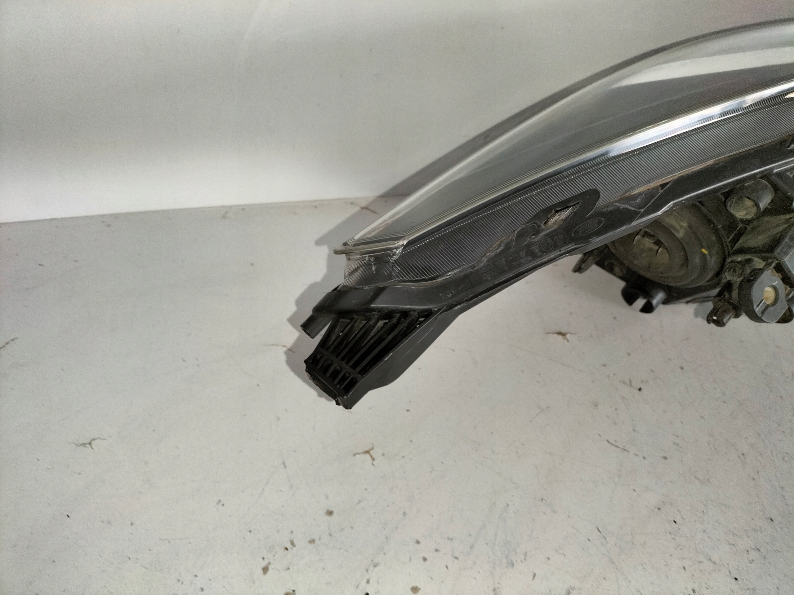 LAVE PREDNE SVETLO FORD KA+ PLUS 16-