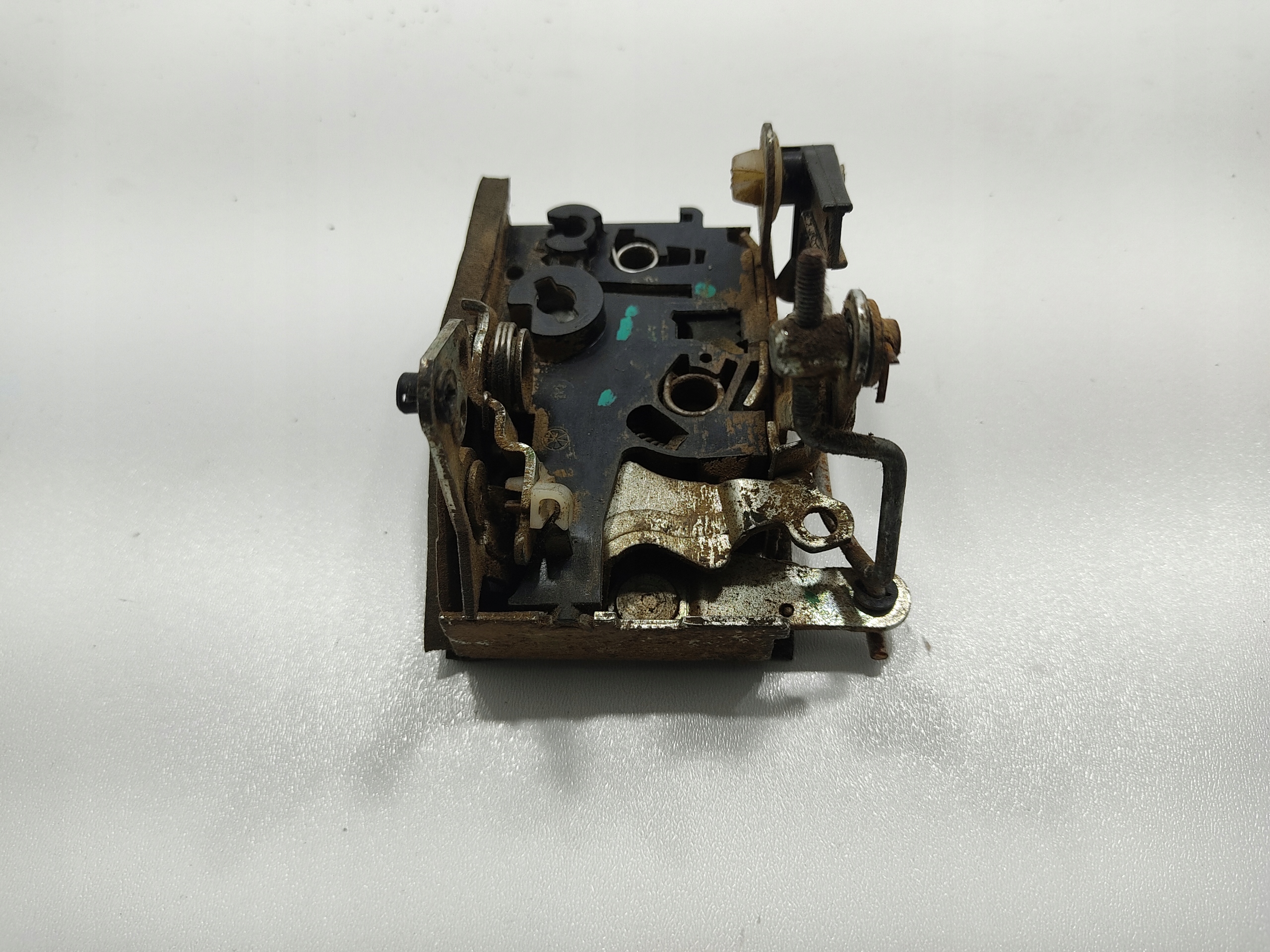 ZAMOK PRAVYCH PREDNYCH DVERI LAND ROVER DEFENDER 1999-2014 EUROPA