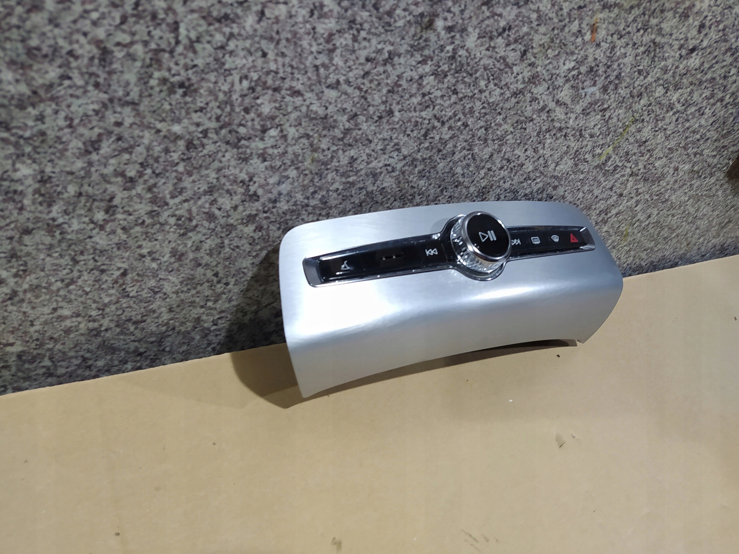 VOLVO XC90 2 II OVLADACI AUTORADIO P31346790