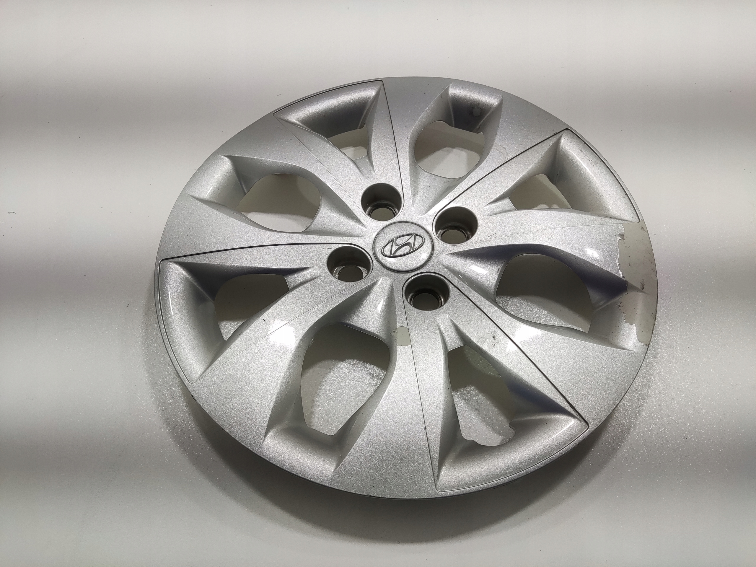ORIGINALNY PUKLICA 15 CALI HYUNDAI I20 II 2014-2018 52960-C8001